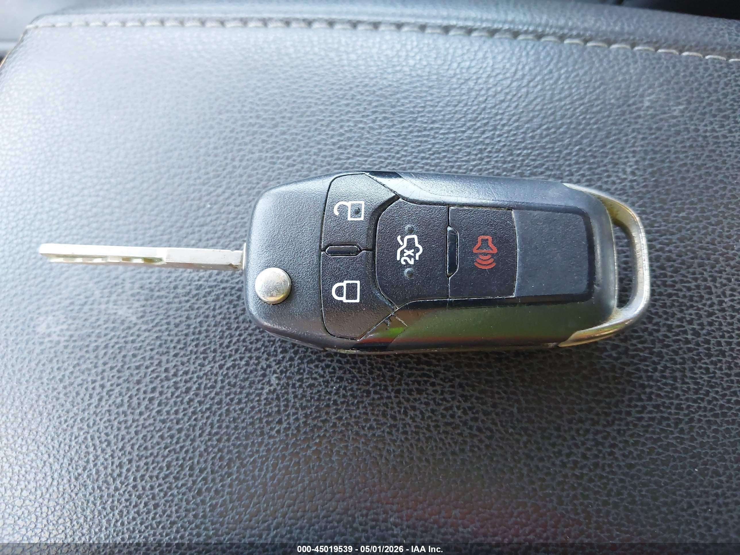 FORD FUSION image 11