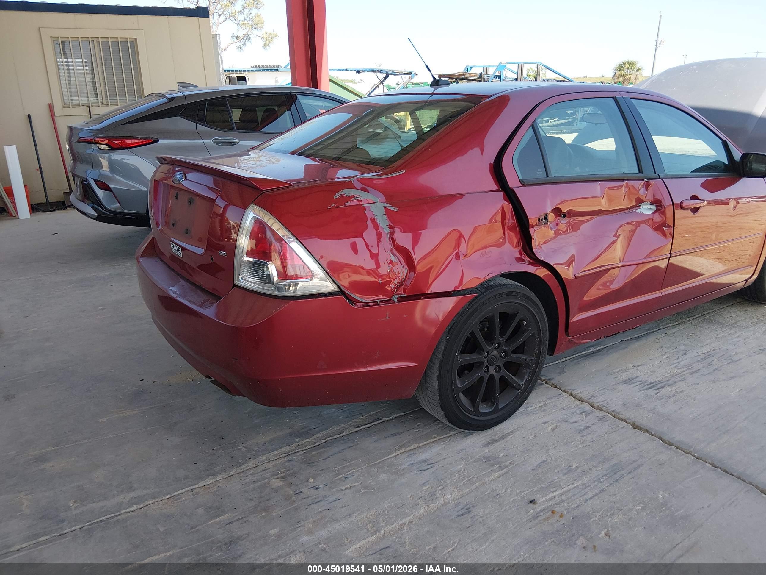 FORD FUSION image 6