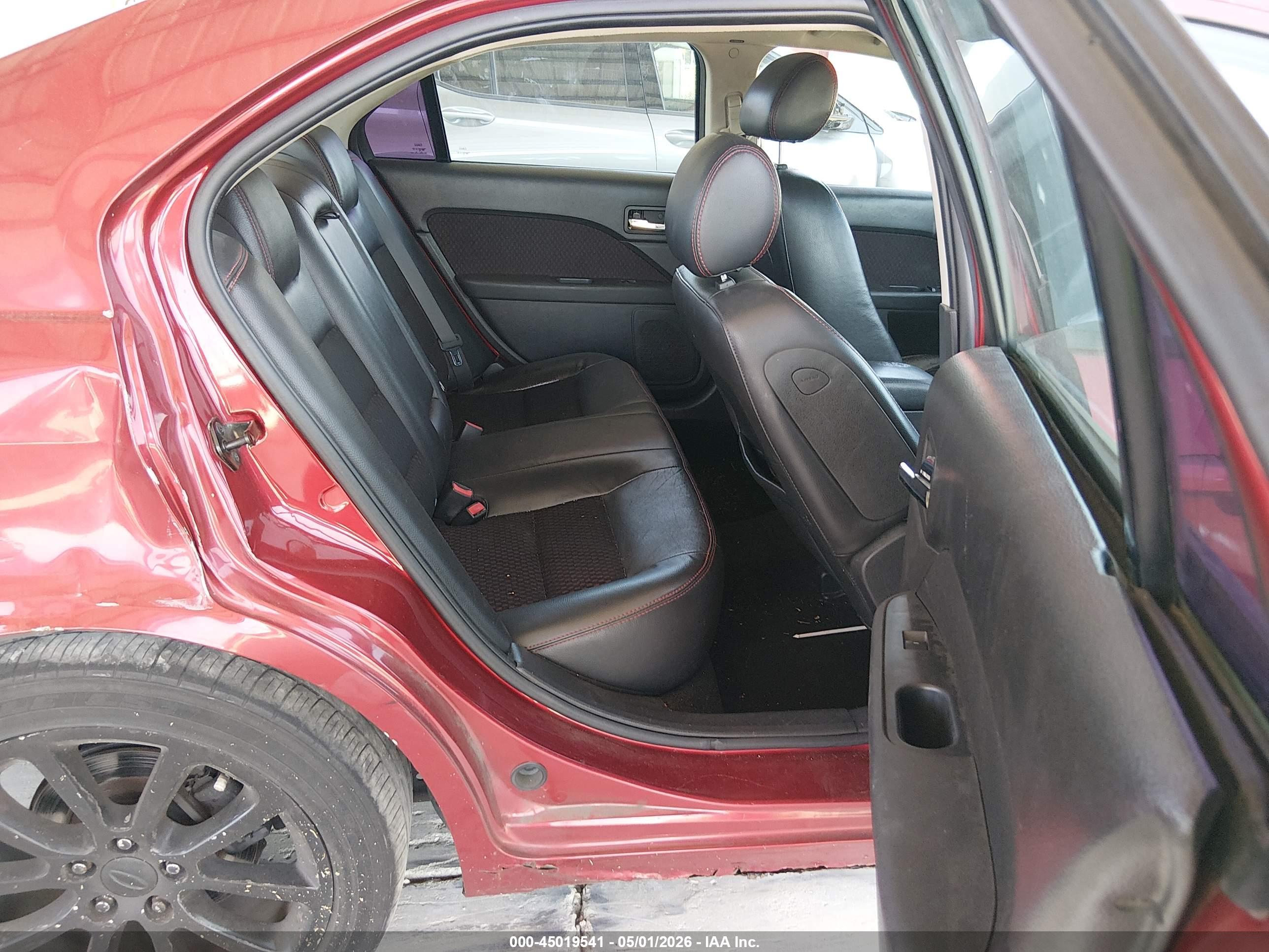 FORD FUSION image 8
