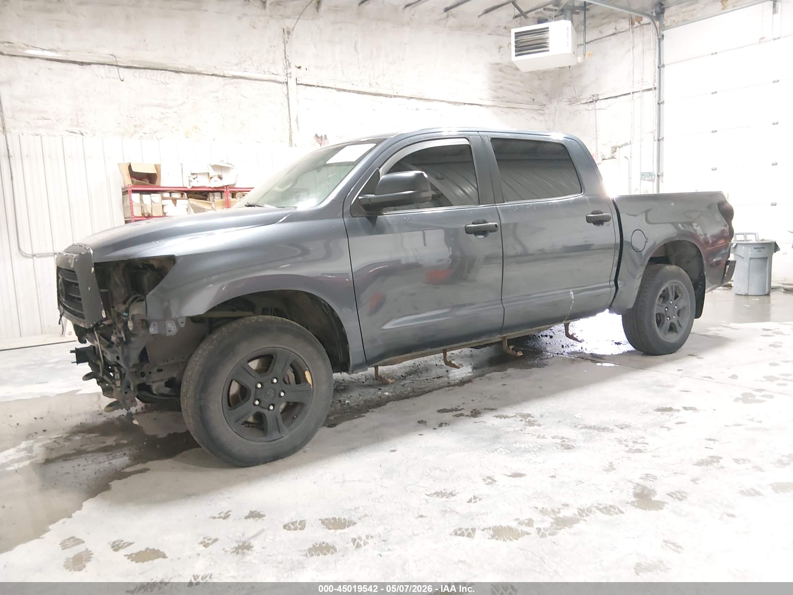TOYOTA TUNDRA image 2
