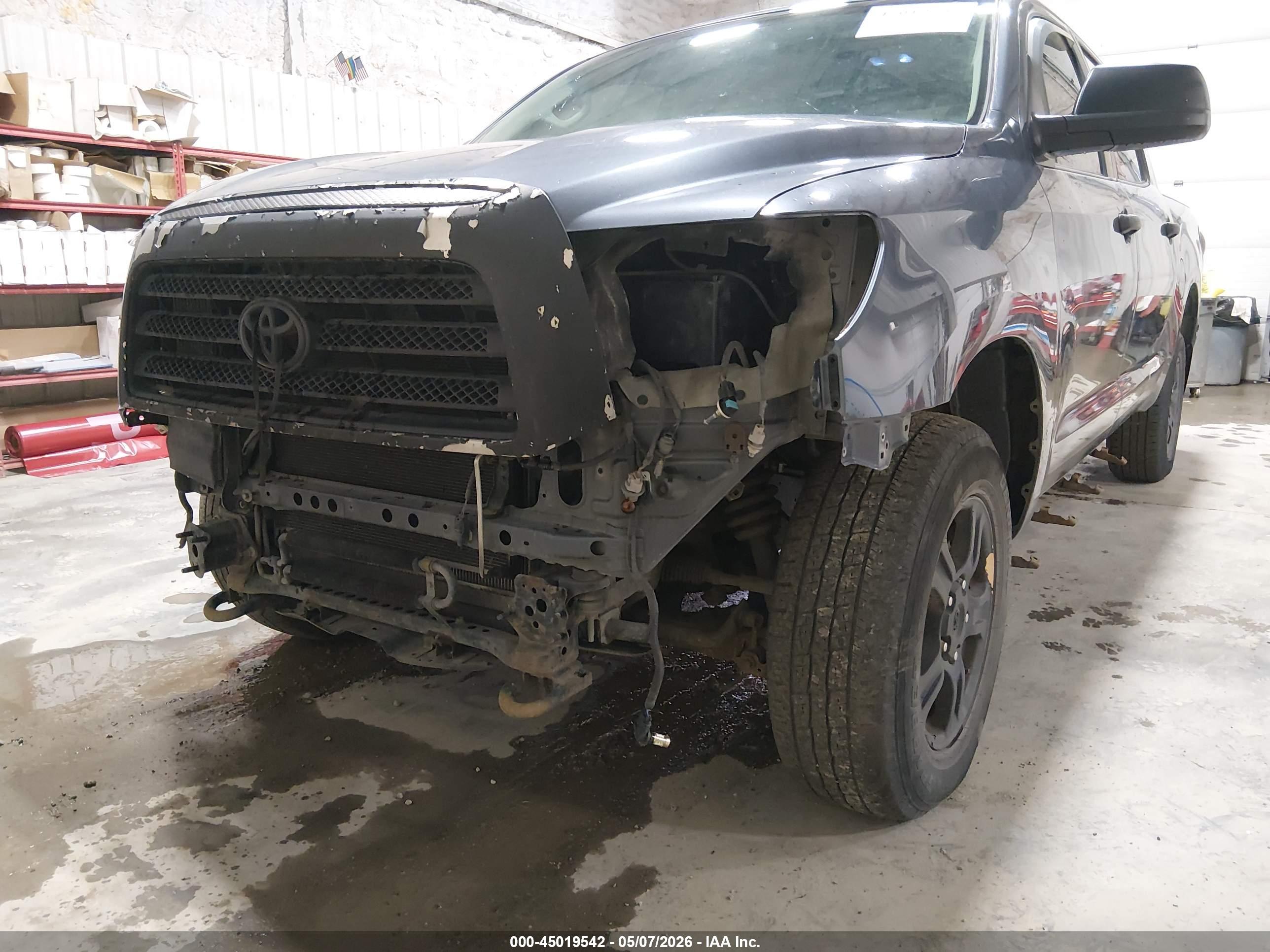 TOYOTA TUNDRA image 6