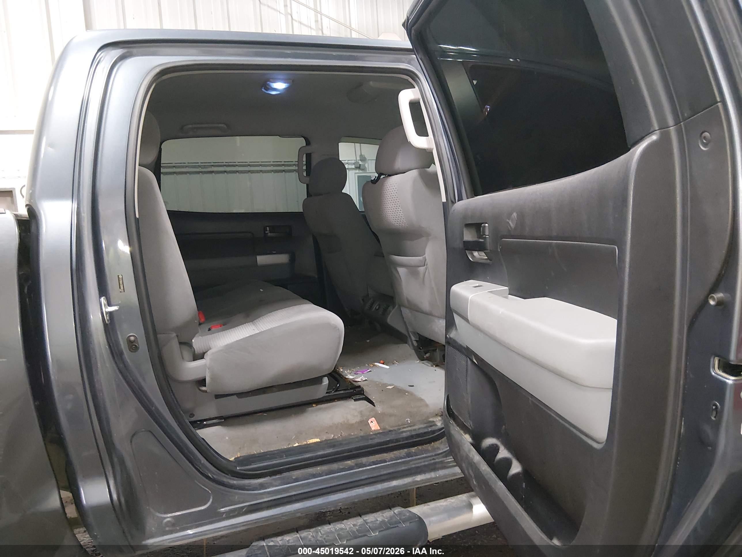TOYOTA TUNDRA image 8
