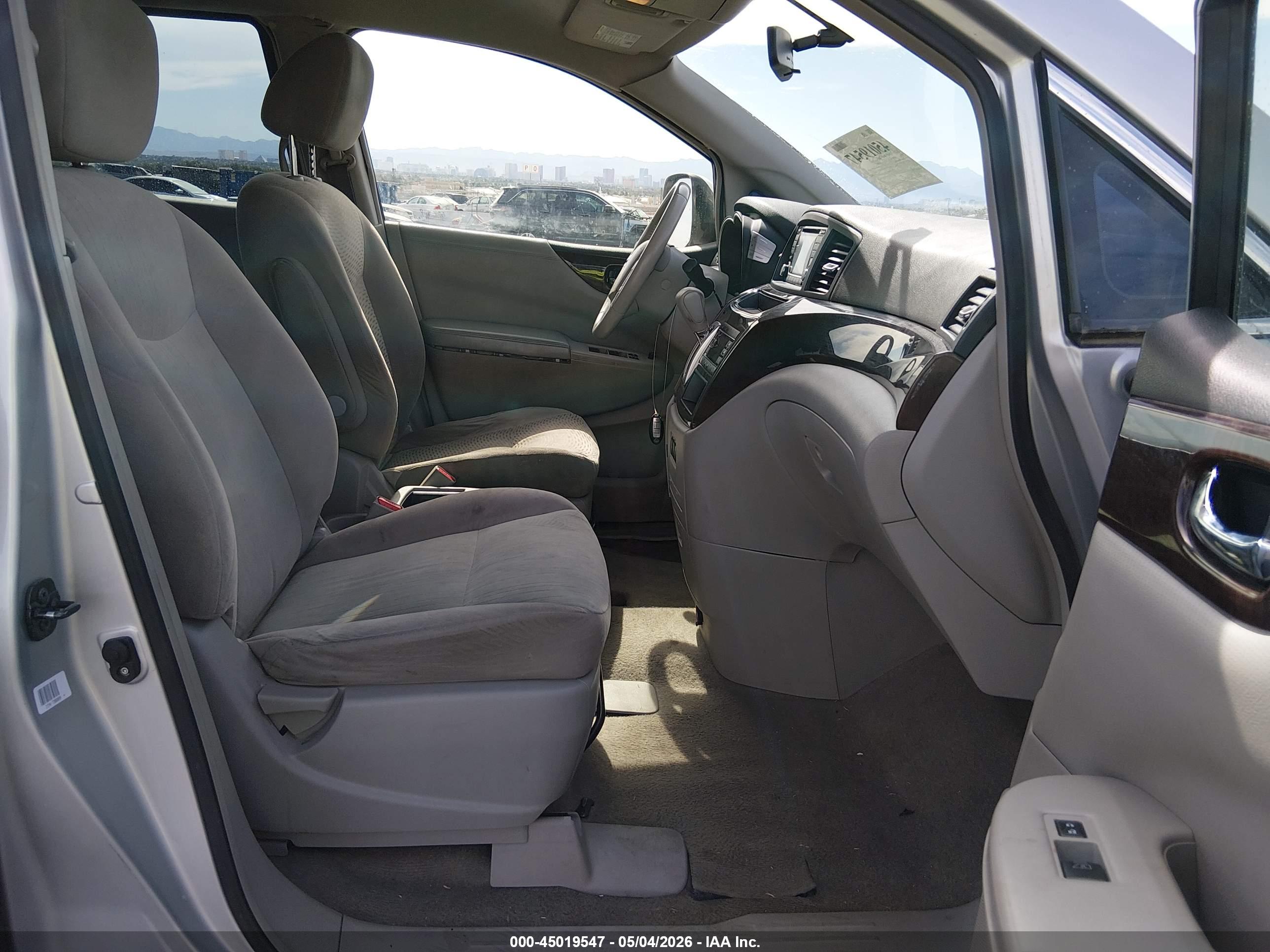 NISSAN QUEST image 5
