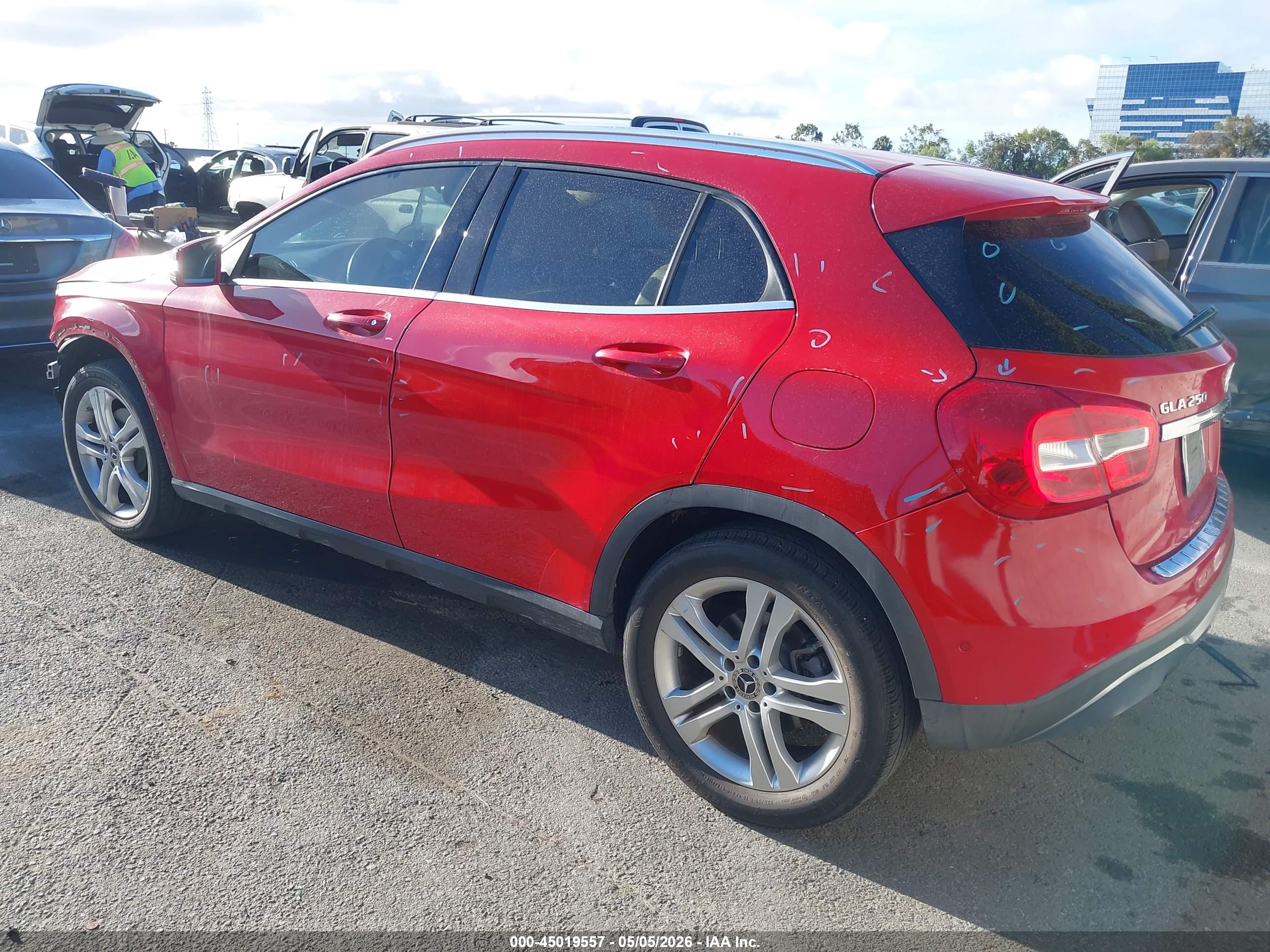 MERCEDES-BENZ GLA image 3