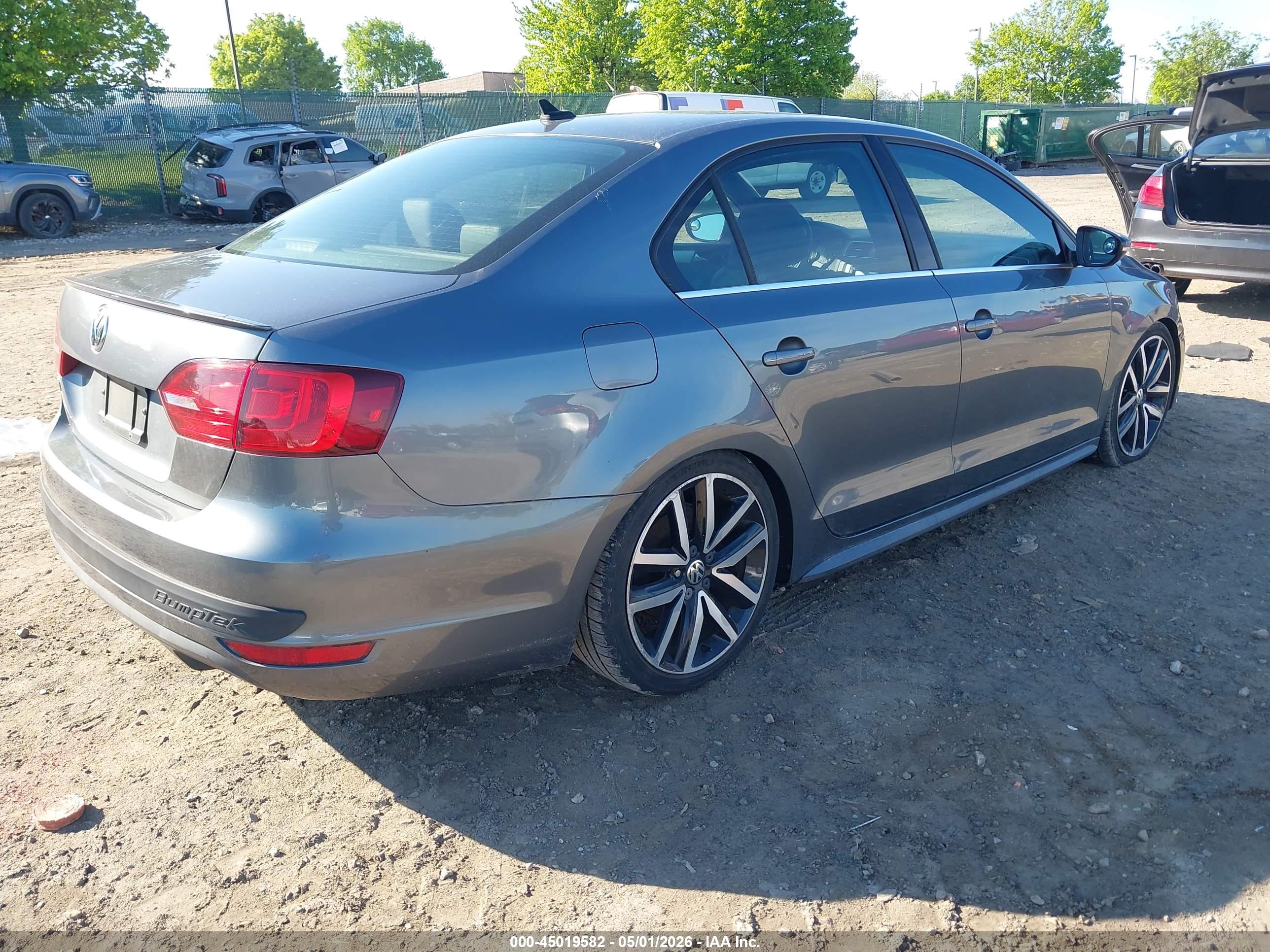 VOLKSWAGEN JETTA image 4