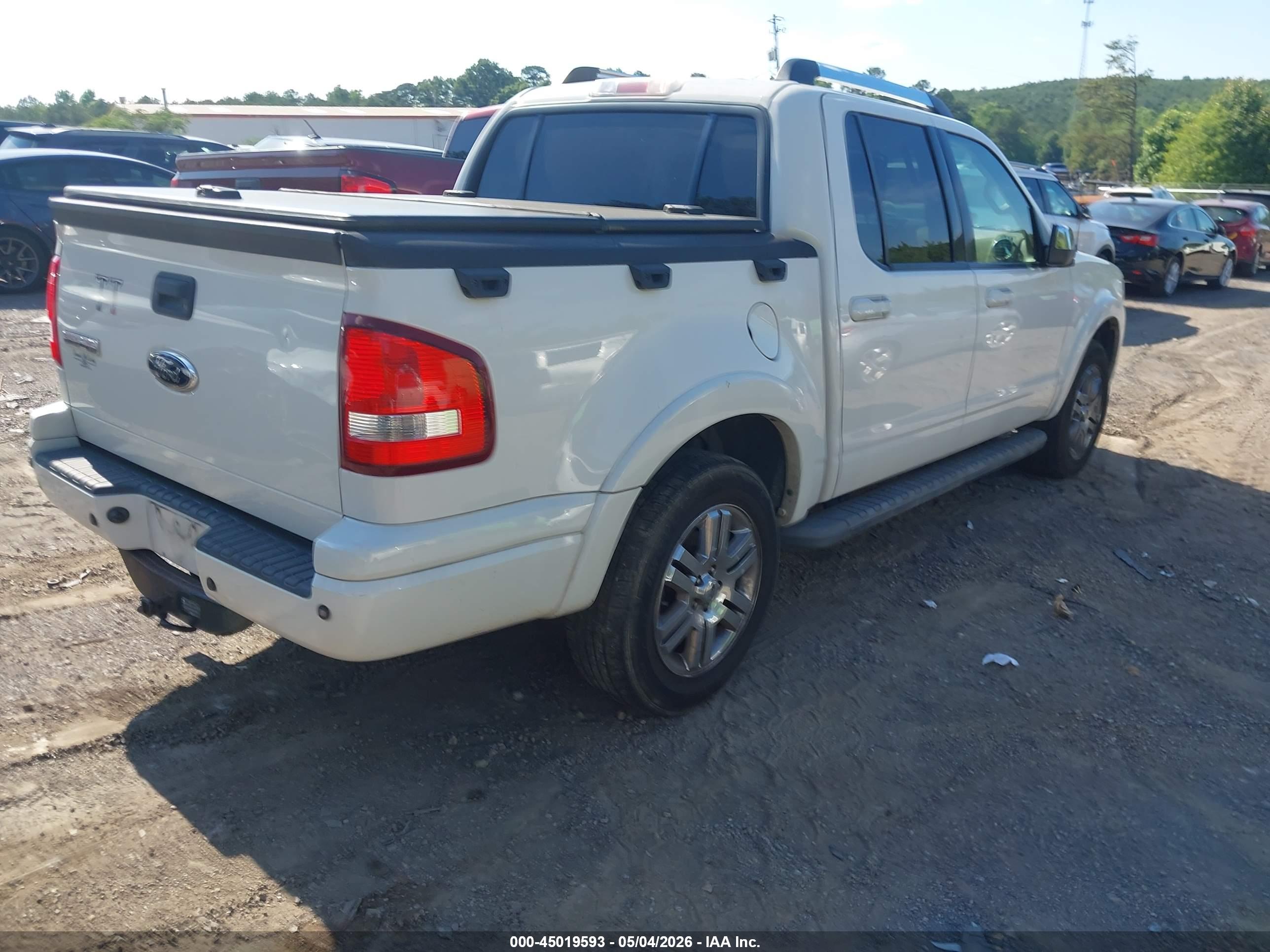 FORD EXPLORER image 4