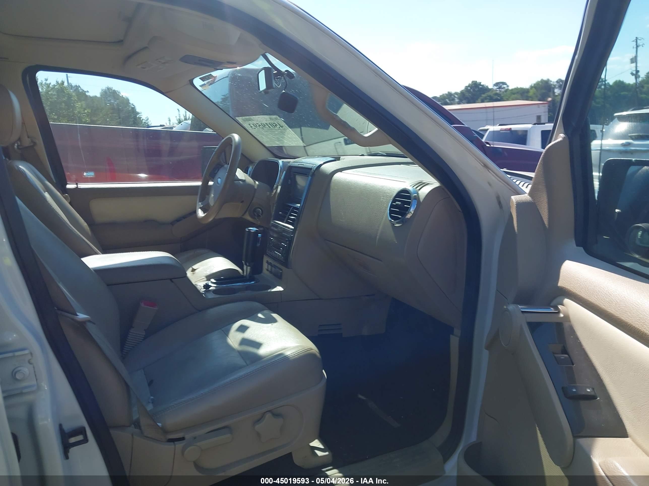 FORD EXPLORER image 5