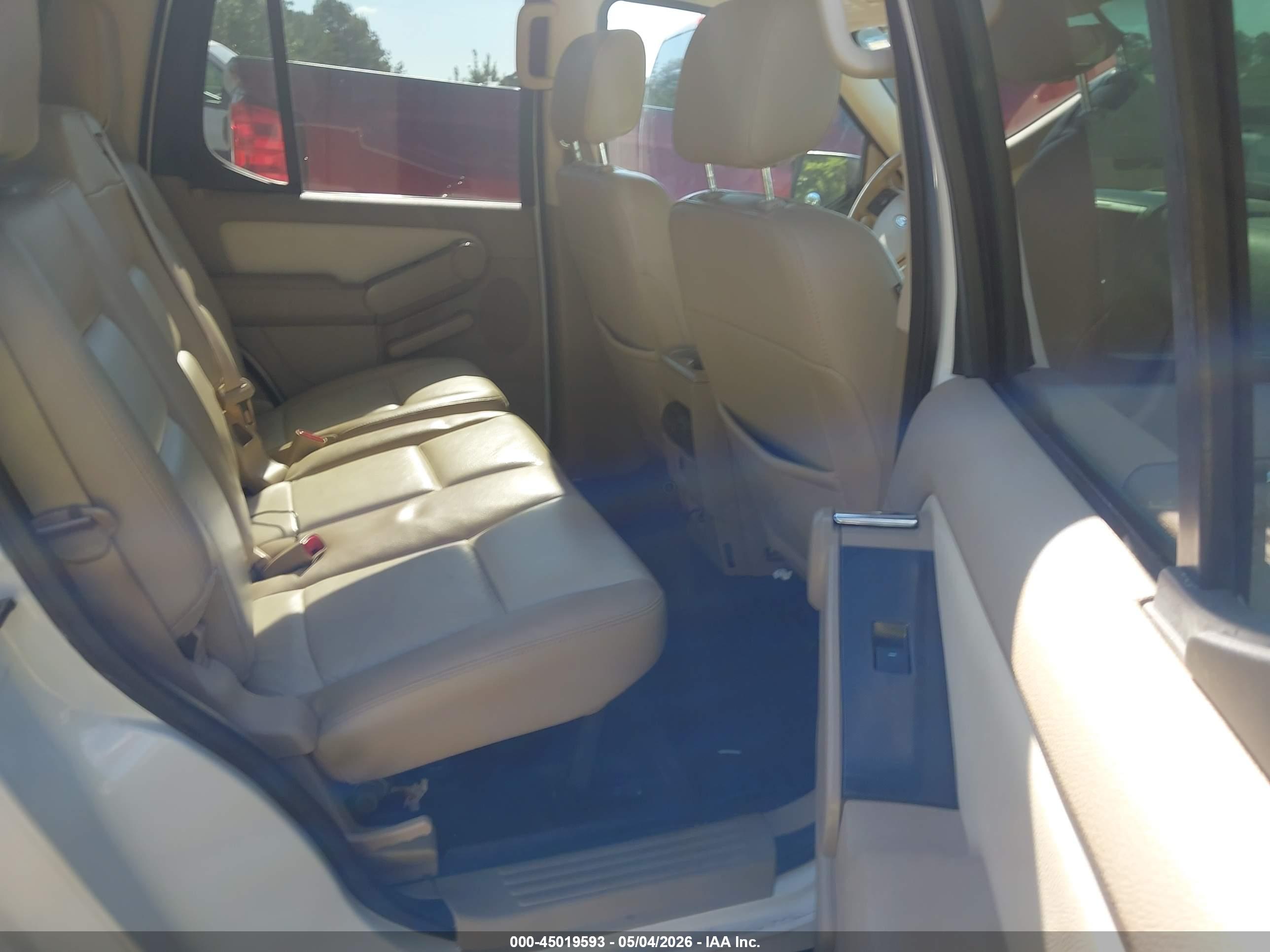 FORD EXPLORER image 8