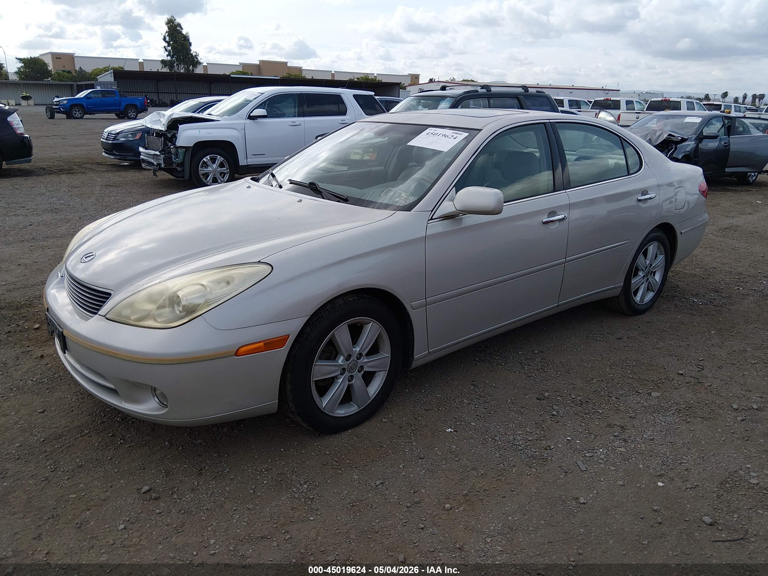 LEXUS ES image 2