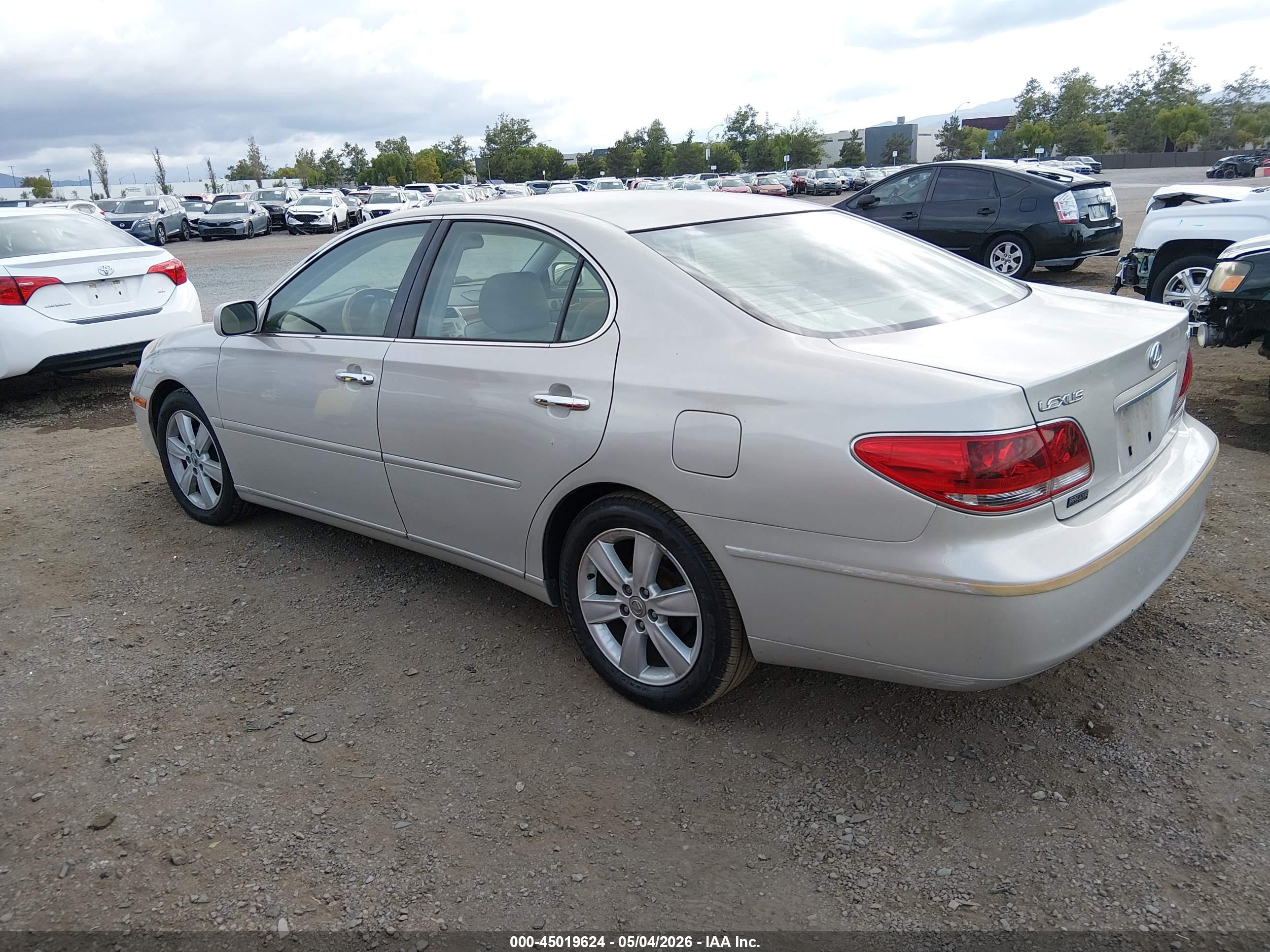 LEXUS ES image 3