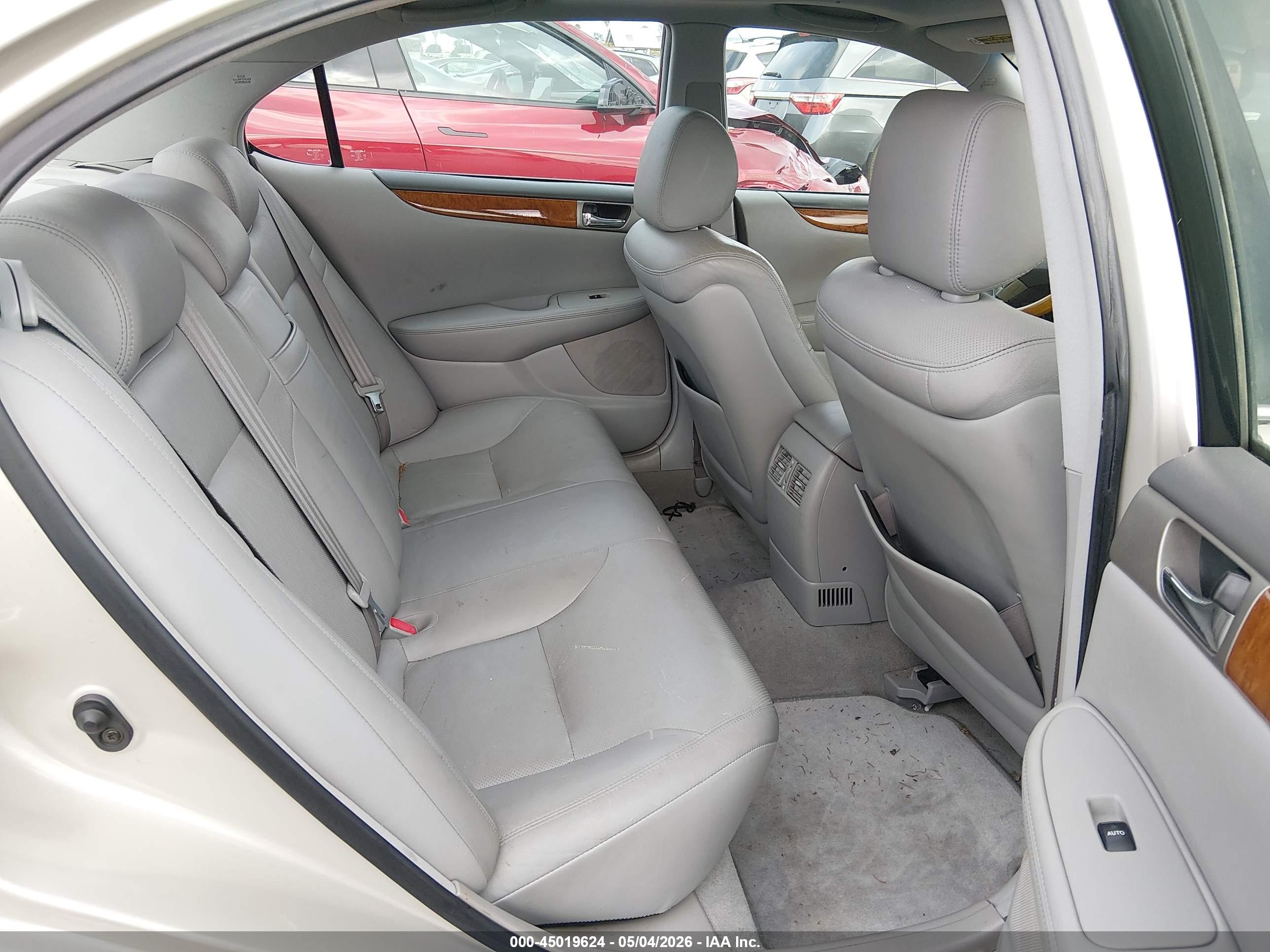LEXUS ES image 8