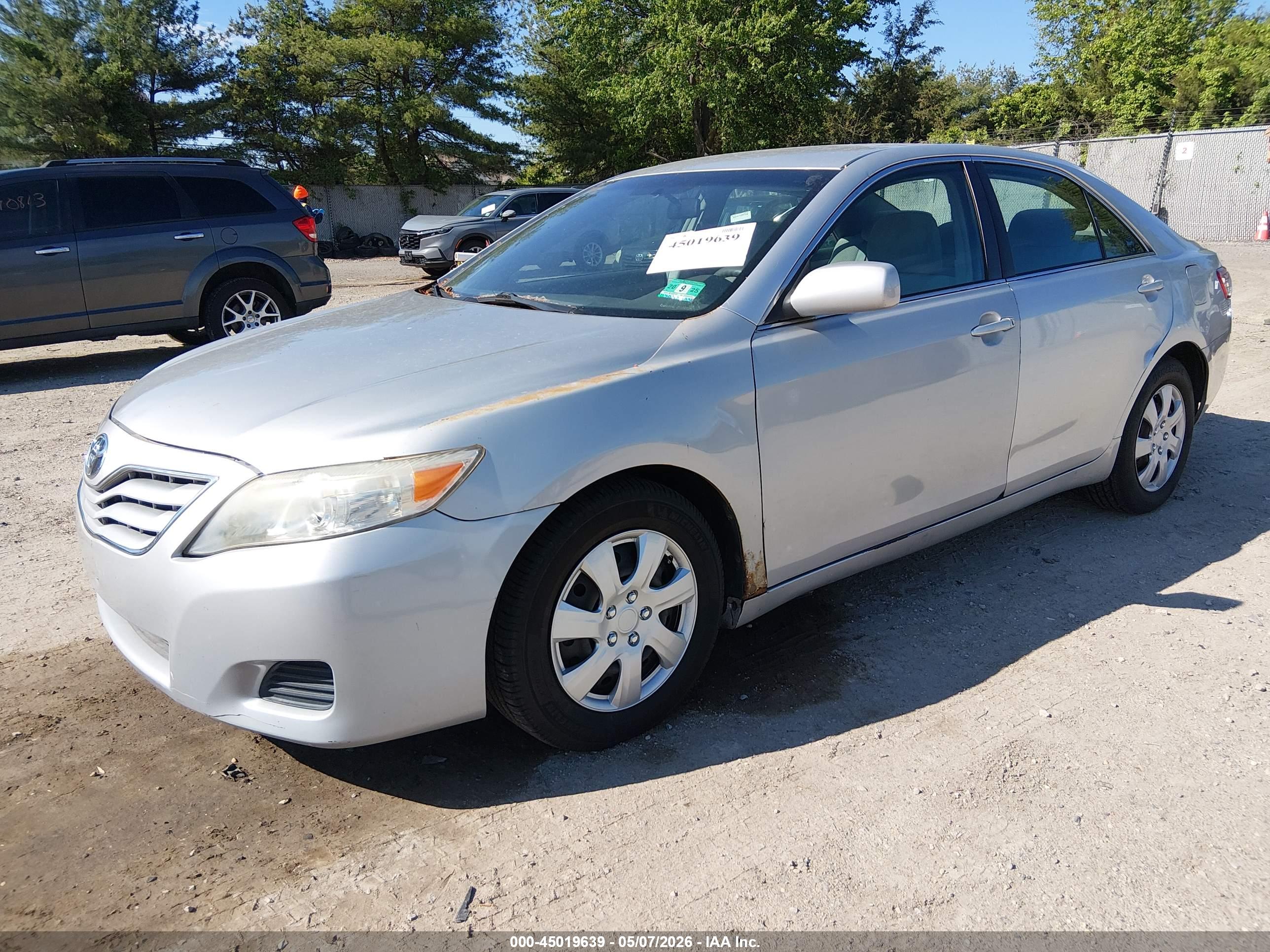 TOYOTA CAMRY image 2