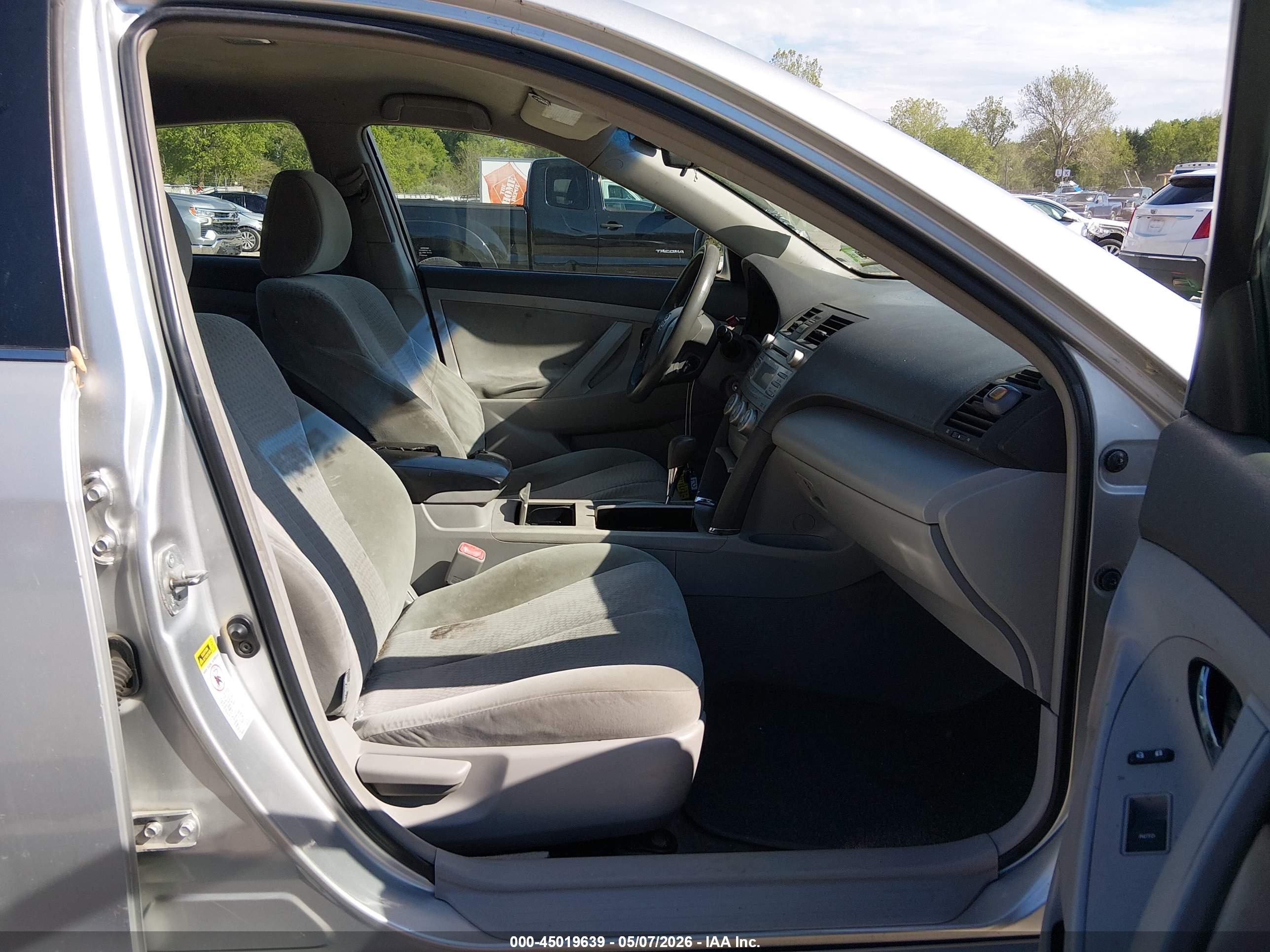 TOYOTA CAMRY image 5