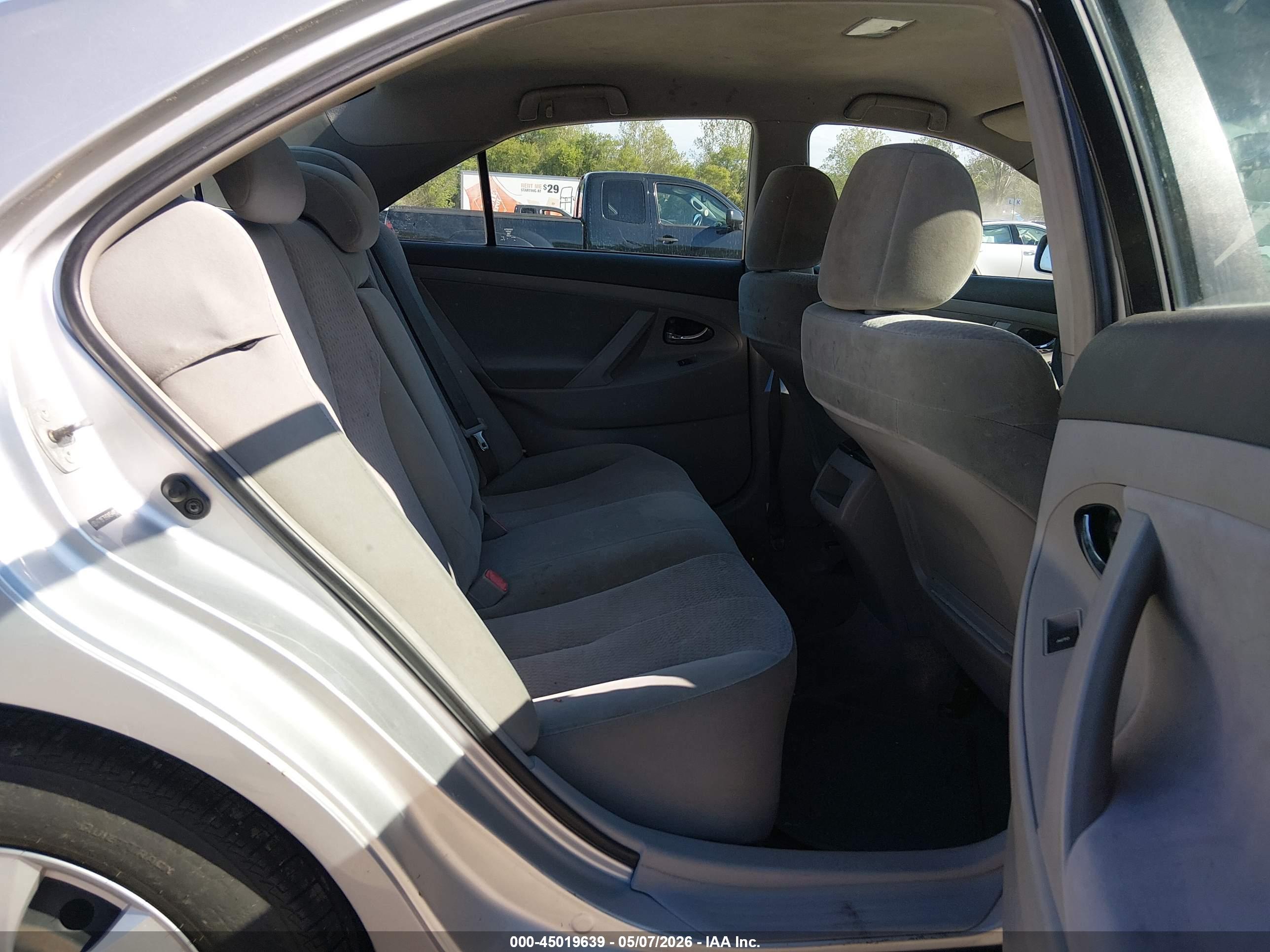 TOYOTA CAMRY image 8