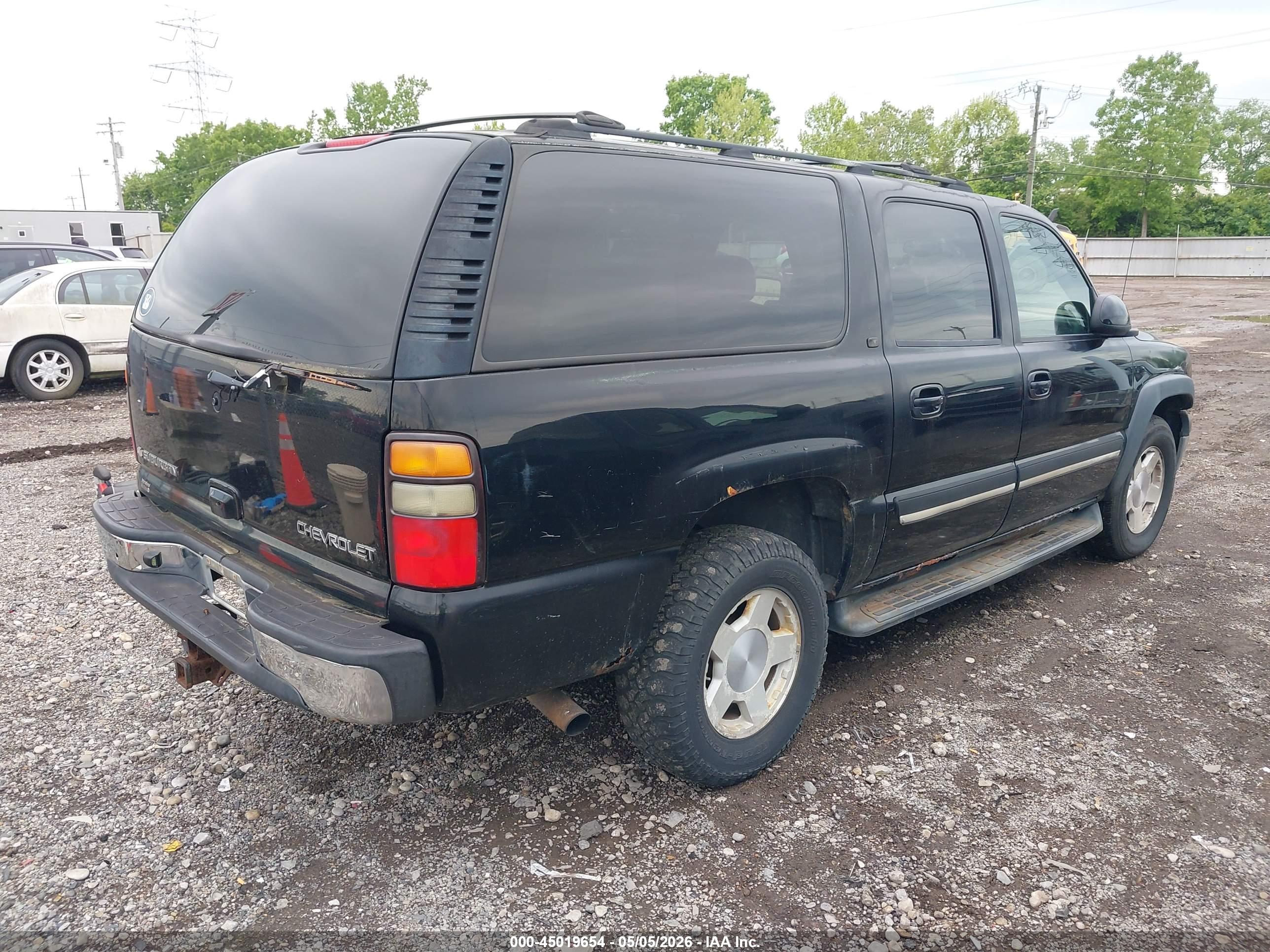CHEVROLET SUBURBAN image 4