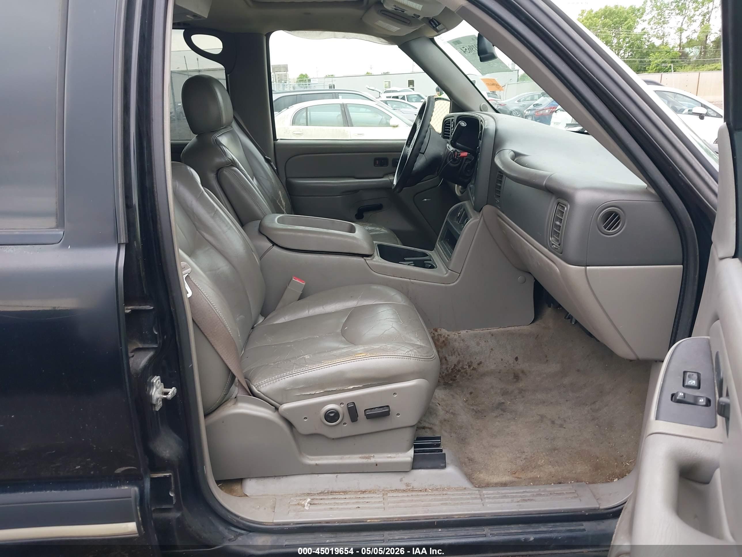 CHEVROLET SUBURBAN image 5