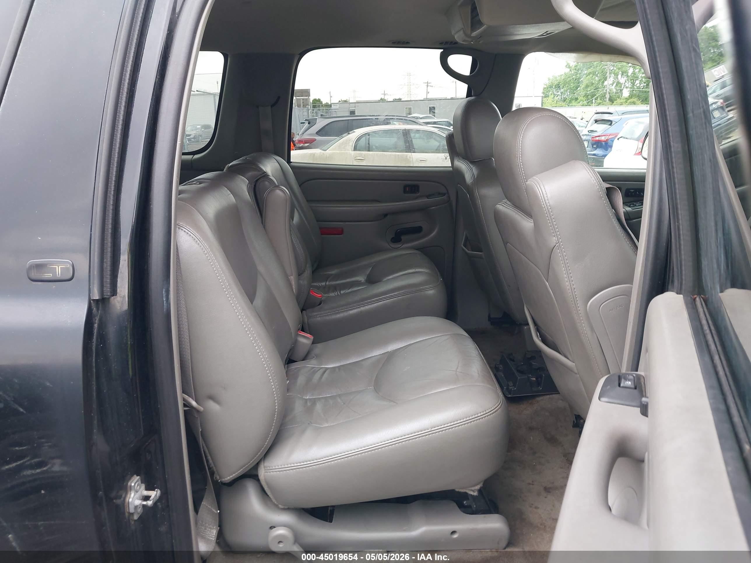 CHEVROLET SUBURBAN image 8