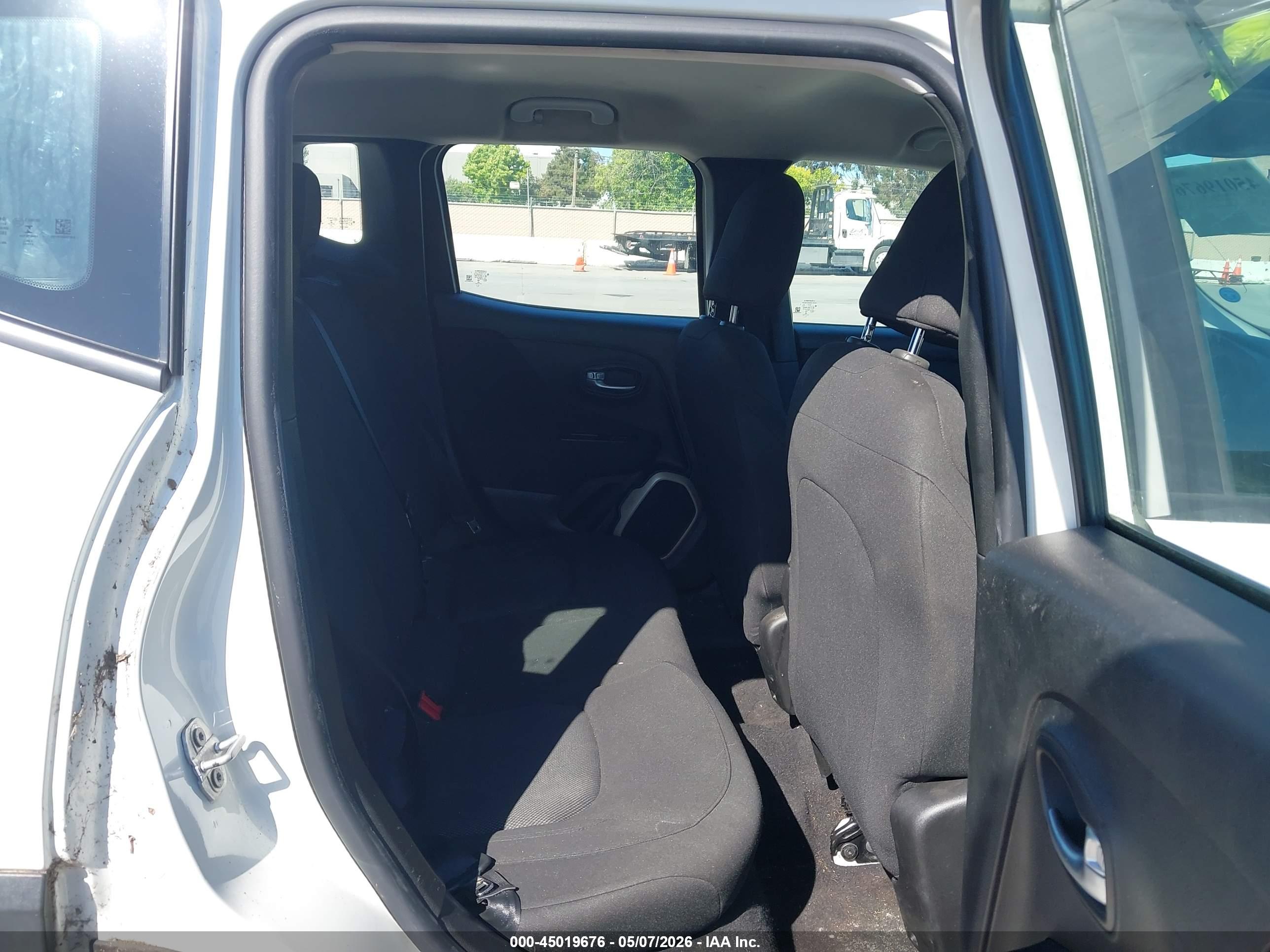 JEEP RENEGADE image 8