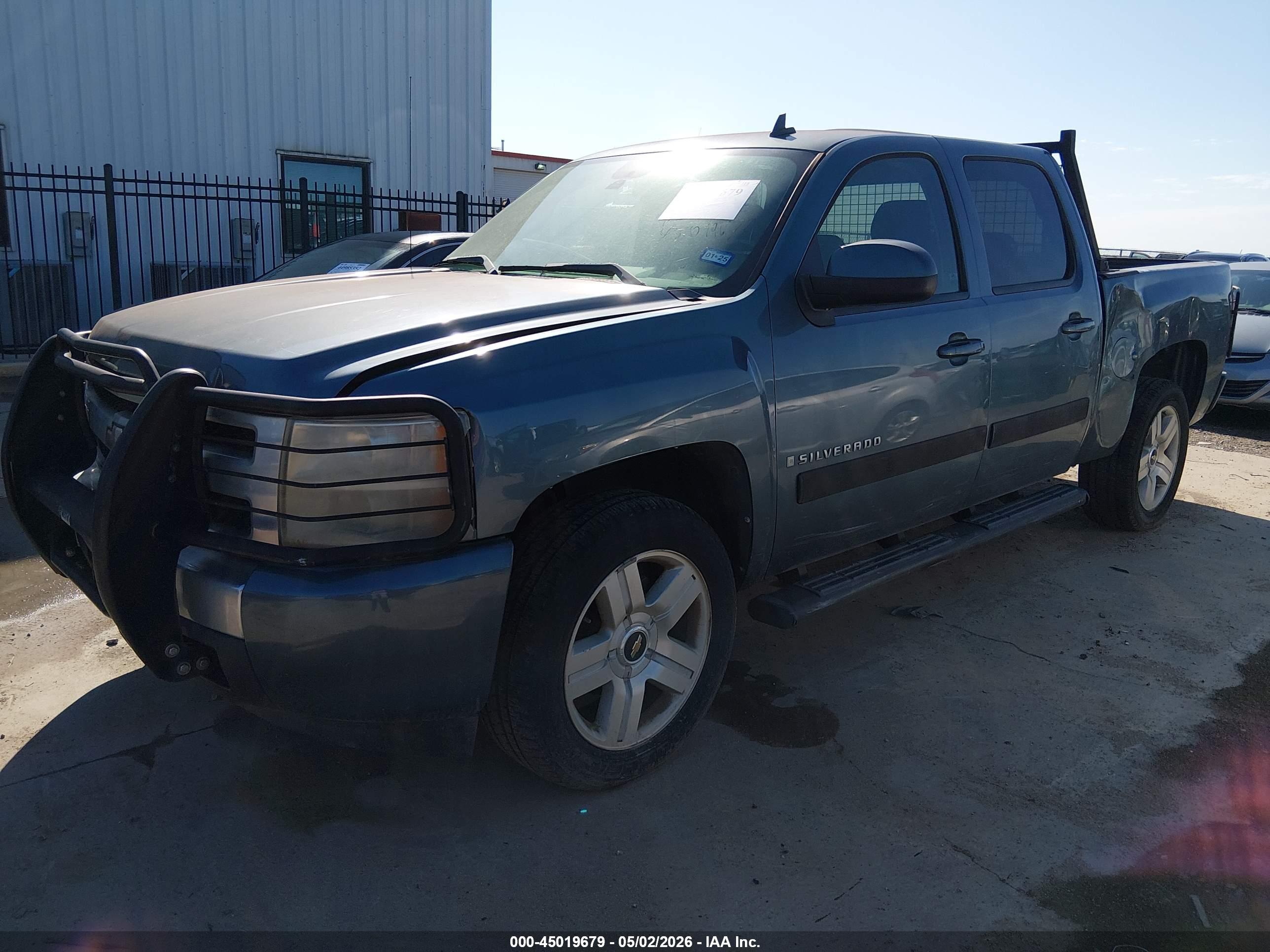 CHEVROLET SILVERADO image 2