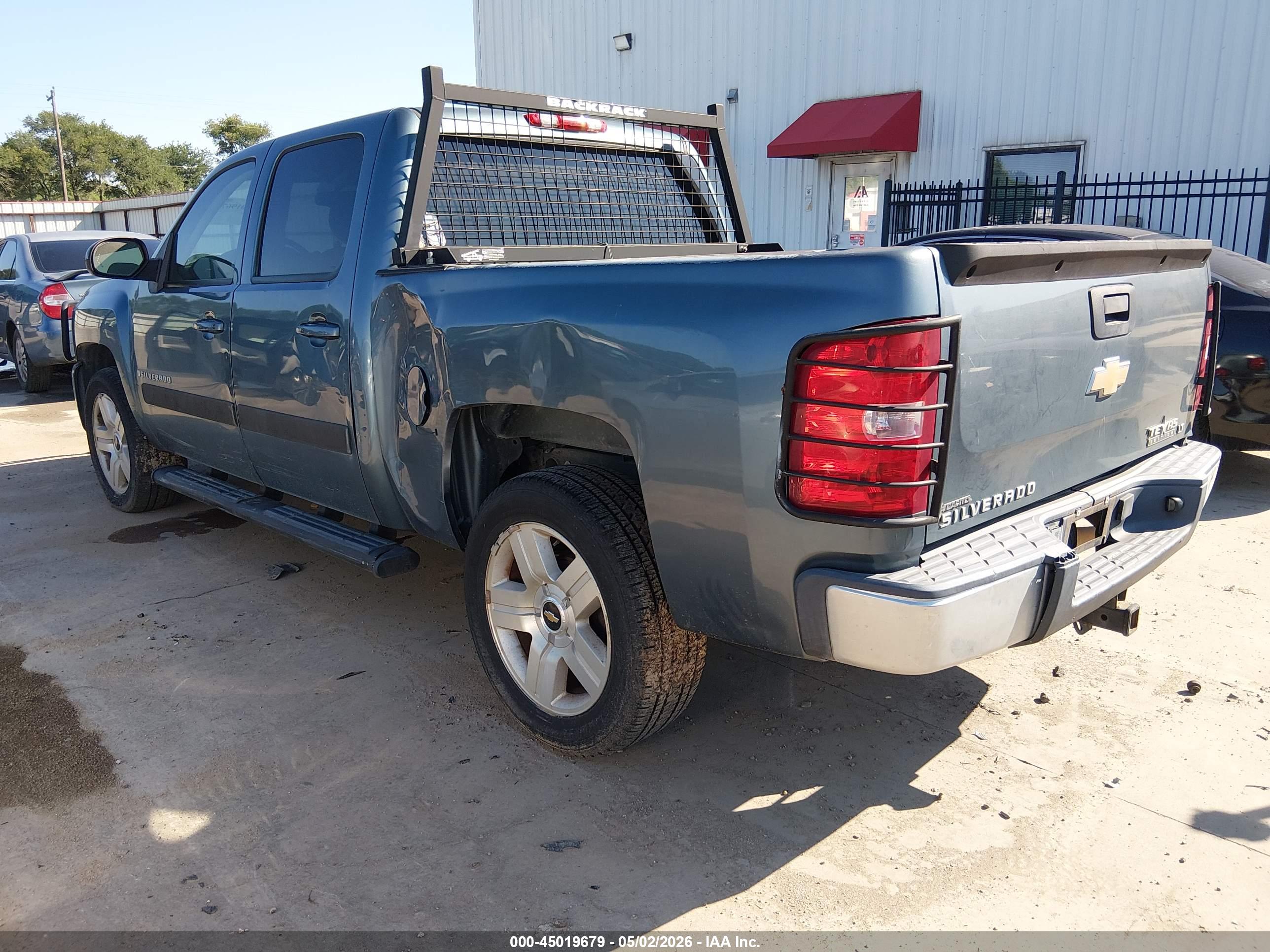 CHEVROLET SILVERADO image 3