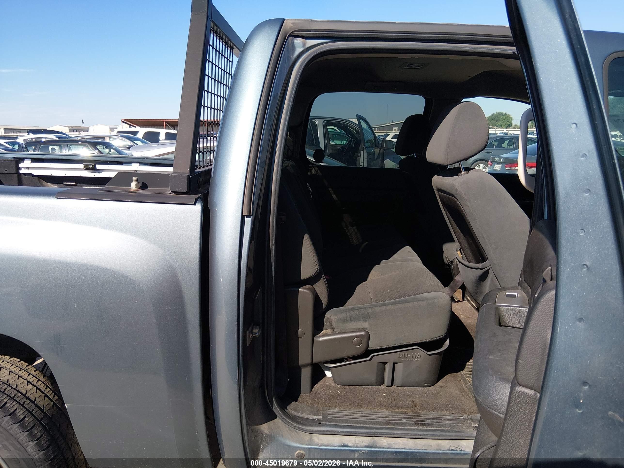 CHEVROLET SILVERADO image 8