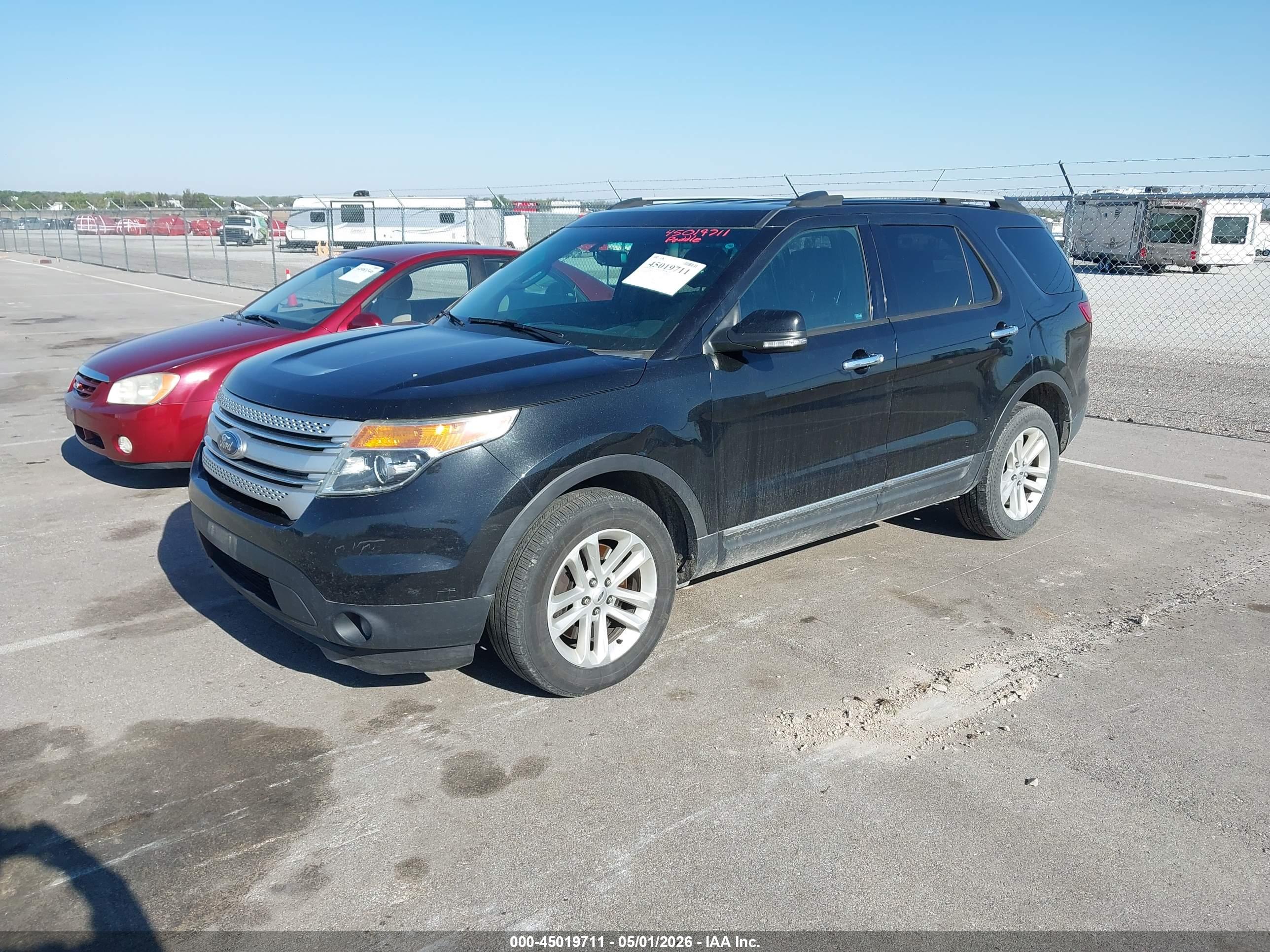 FORD EXPLORER image 2