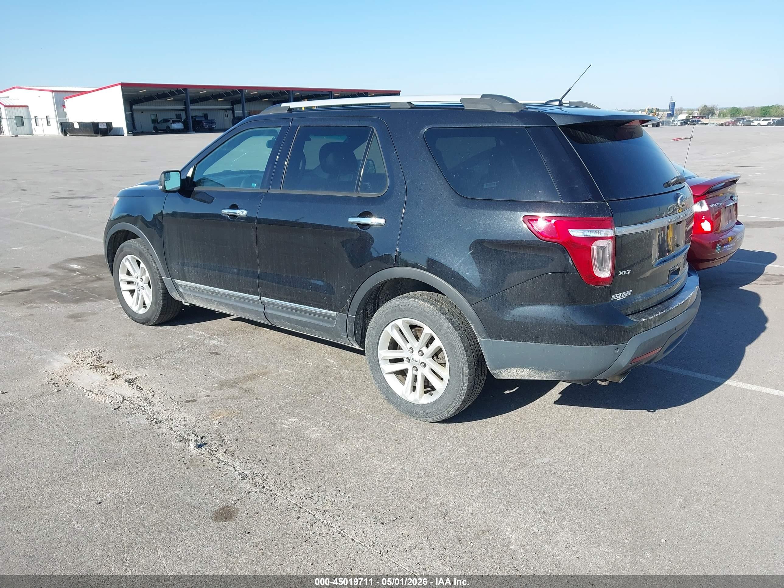 FORD EXPLORER image 3