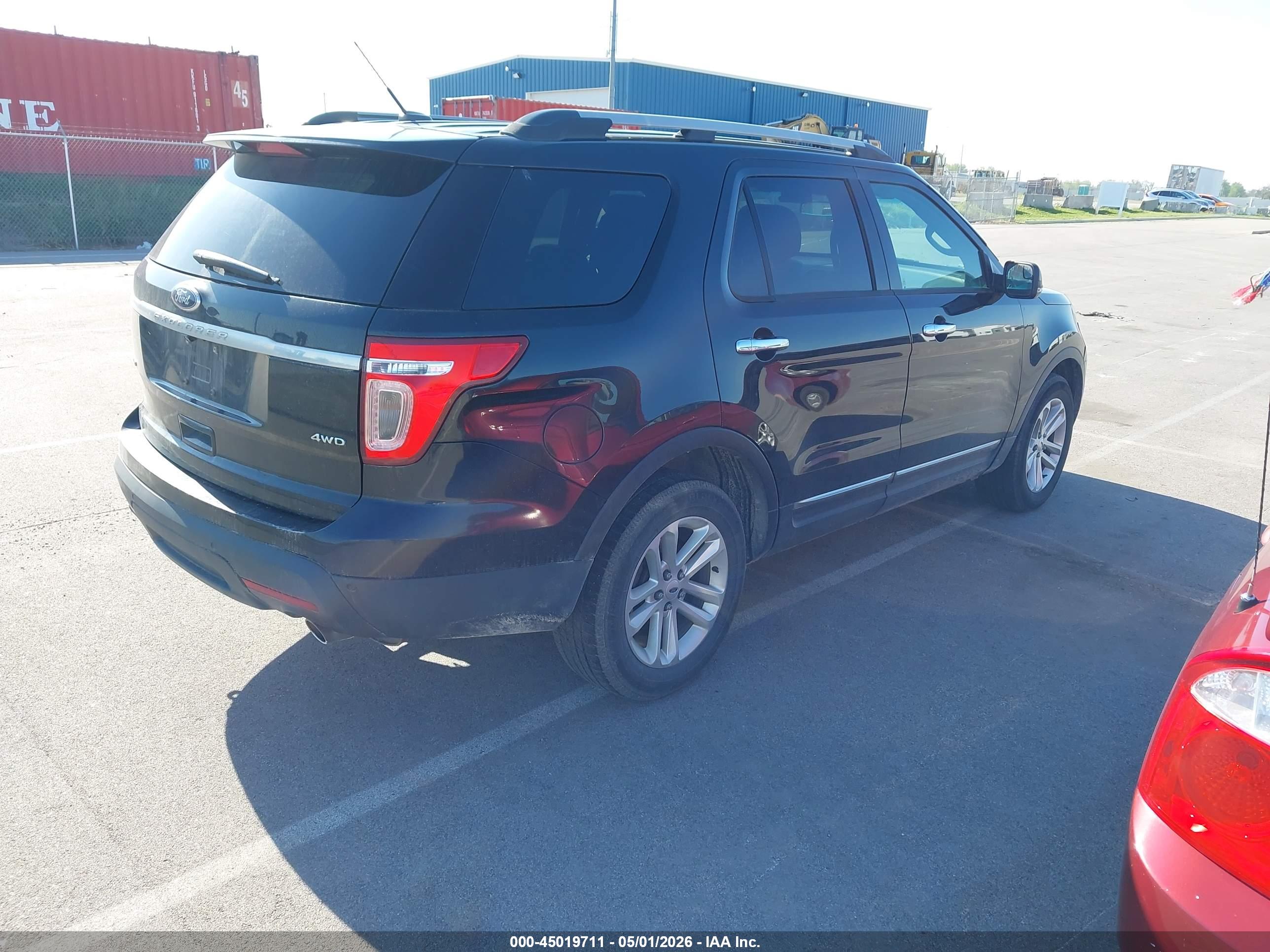 FORD EXPLORER image 4