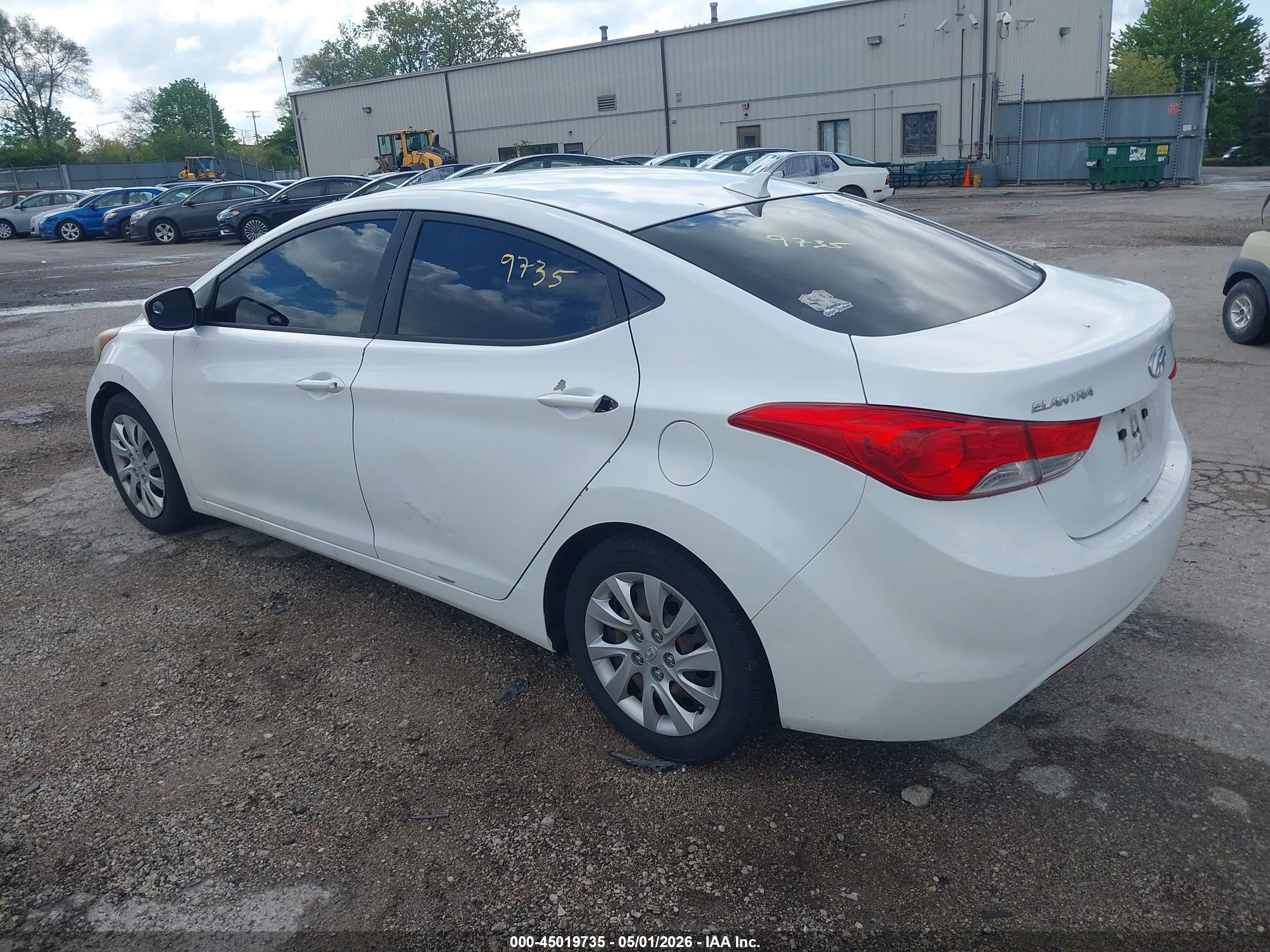 HYUNDAI ELANTRA image 3