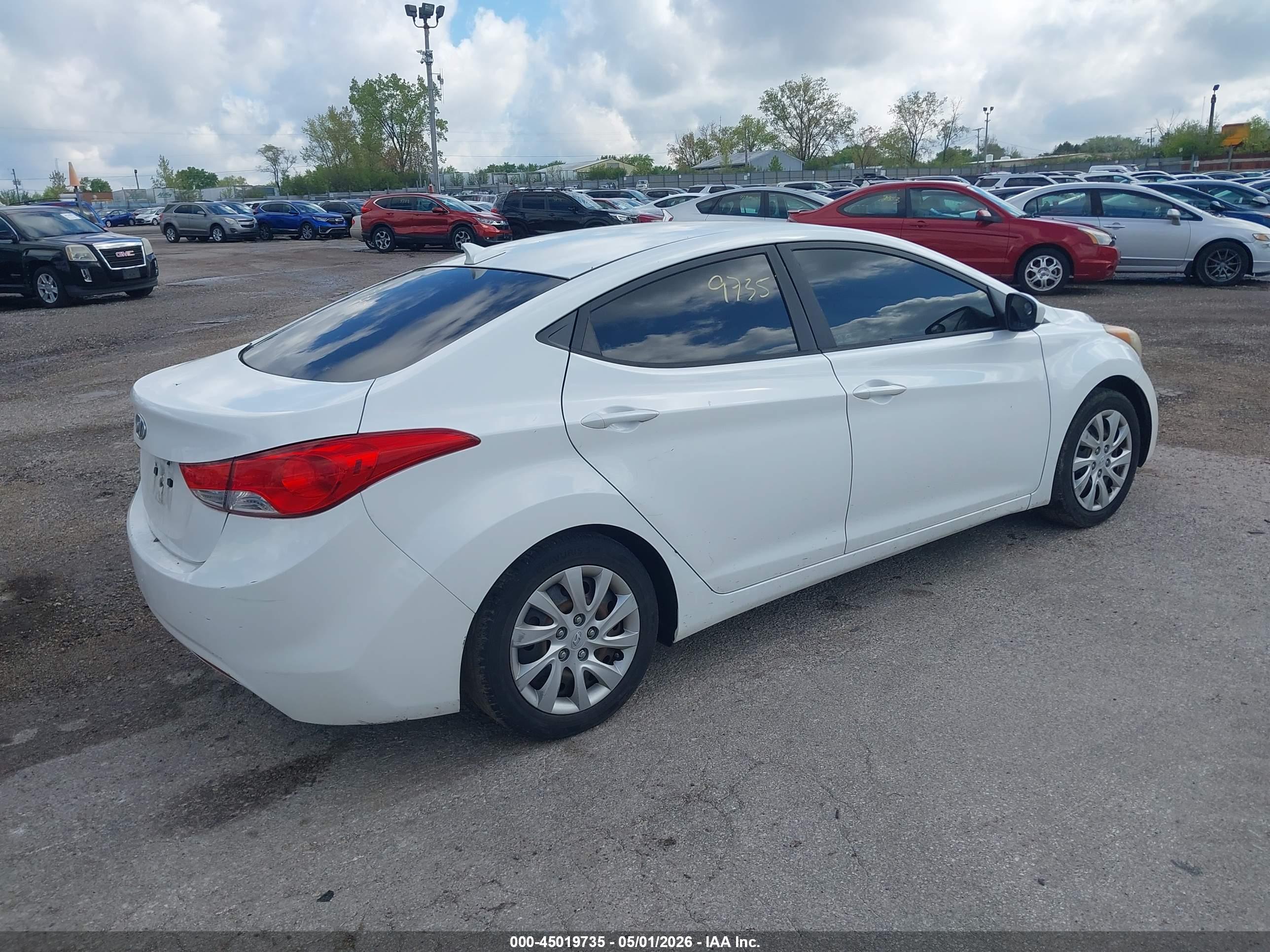 HYUNDAI ELANTRA image 4