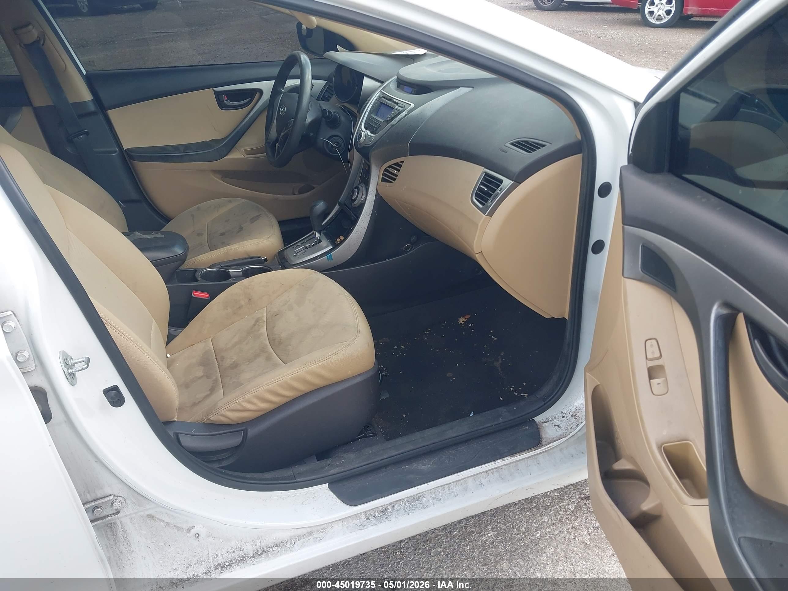 HYUNDAI ELANTRA image 5