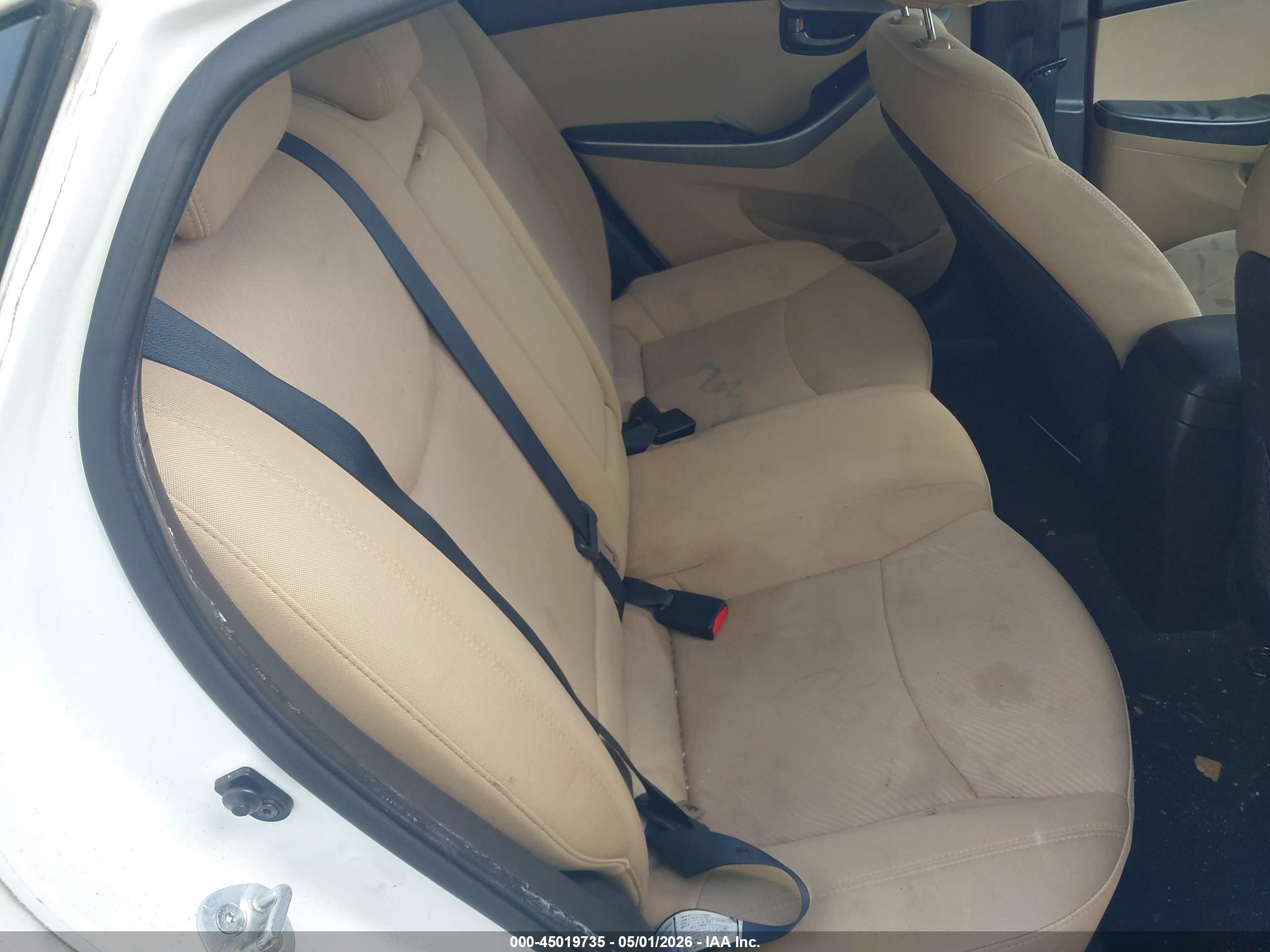 HYUNDAI ELANTRA image 8