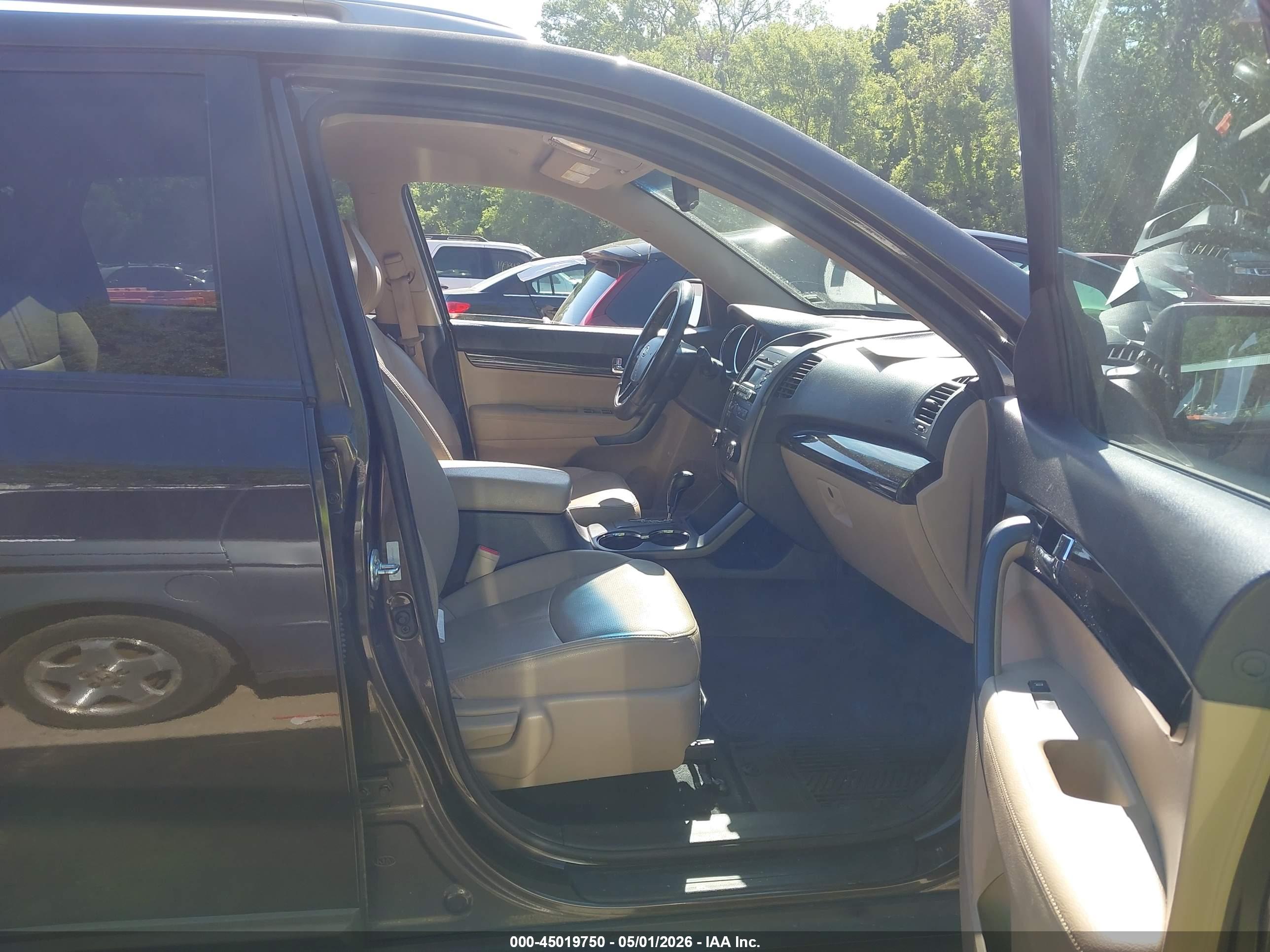 KIA SORENTO image 5