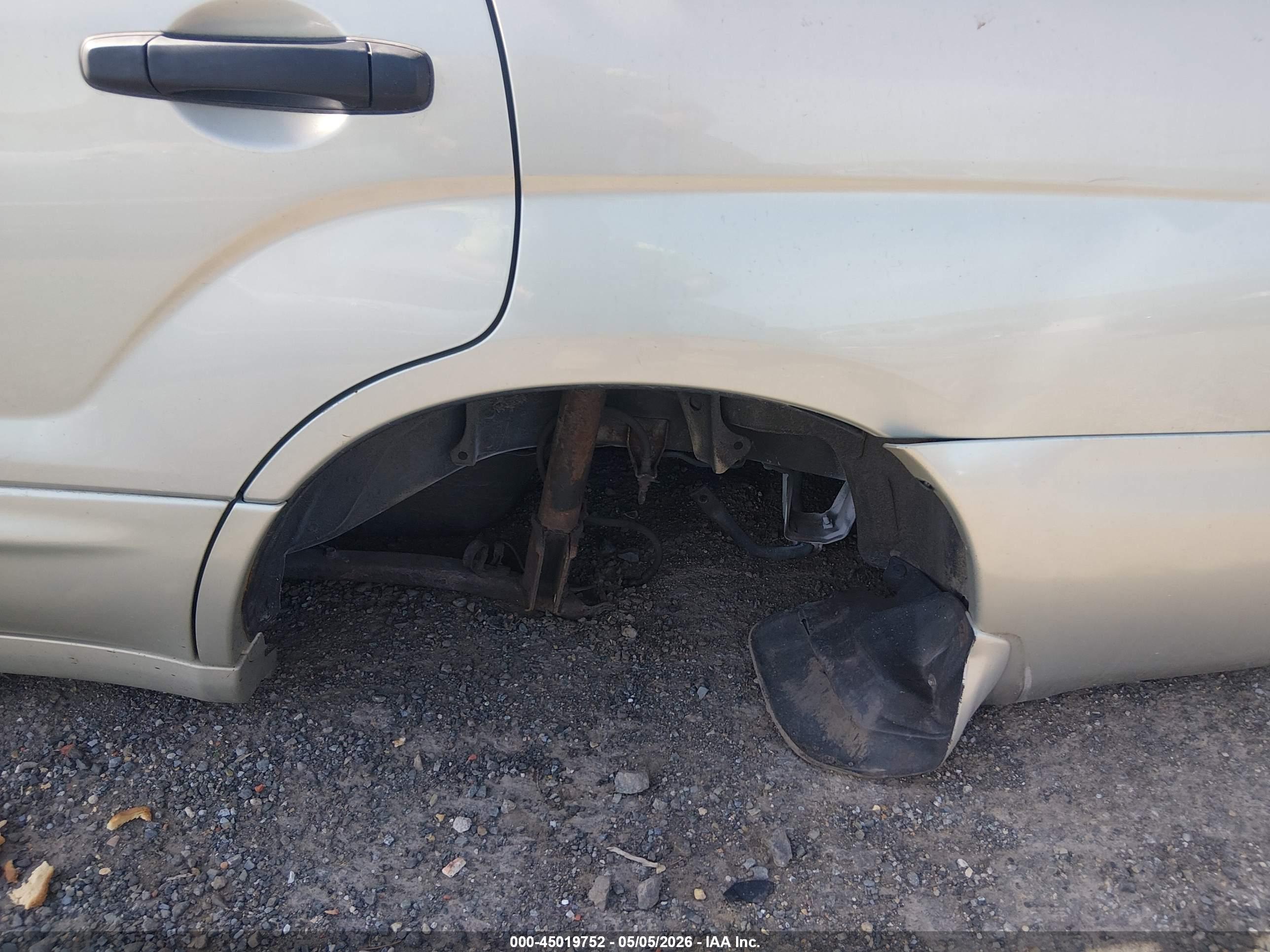 SUBARU FORESTER image 6