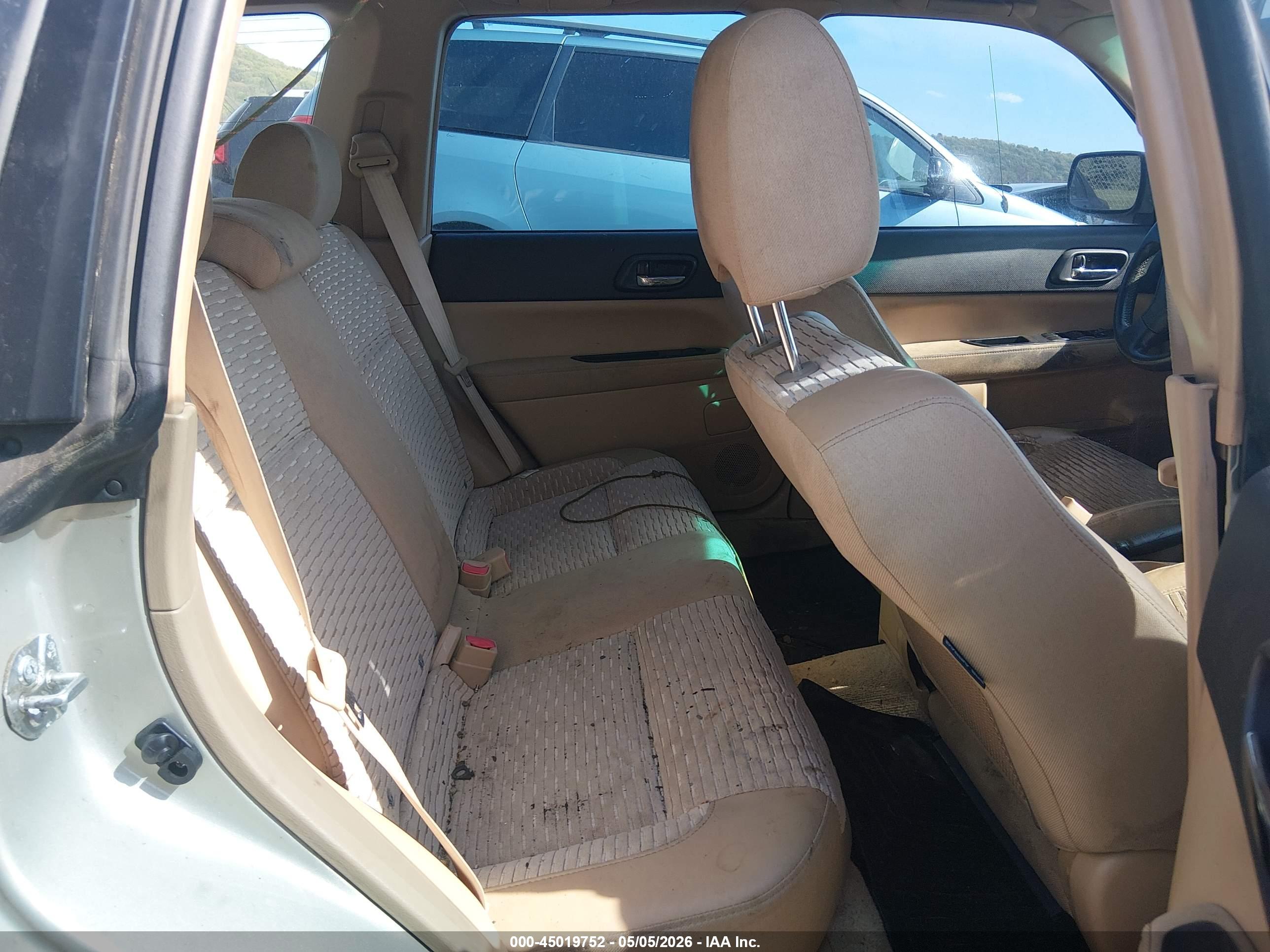 SUBARU FORESTER image 8