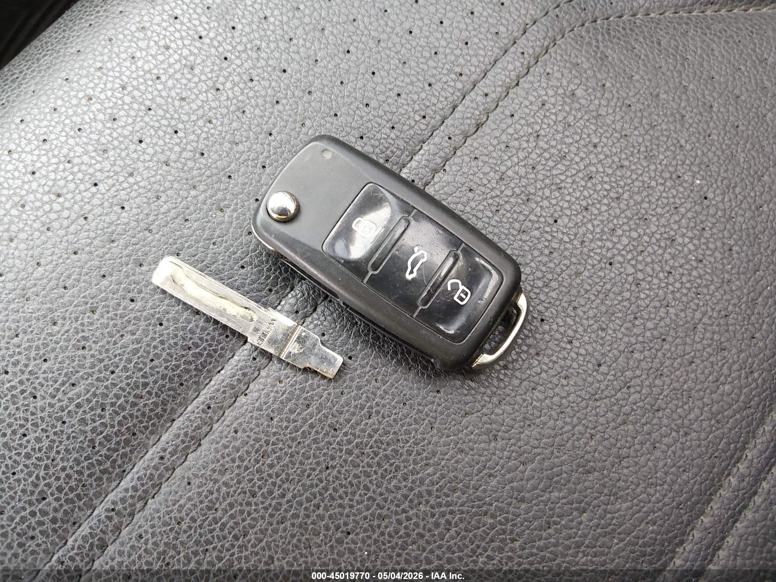 VOLKSWAGEN PASSAT image 11