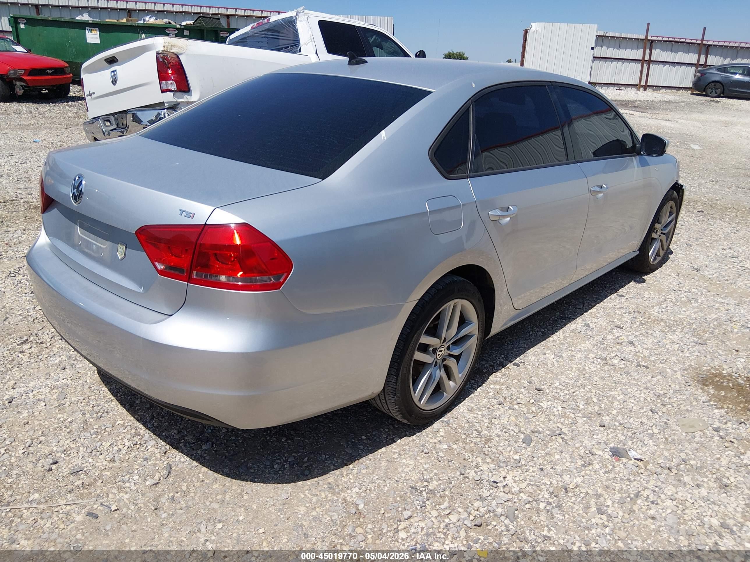 VOLKSWAGEN PASSAT image 4