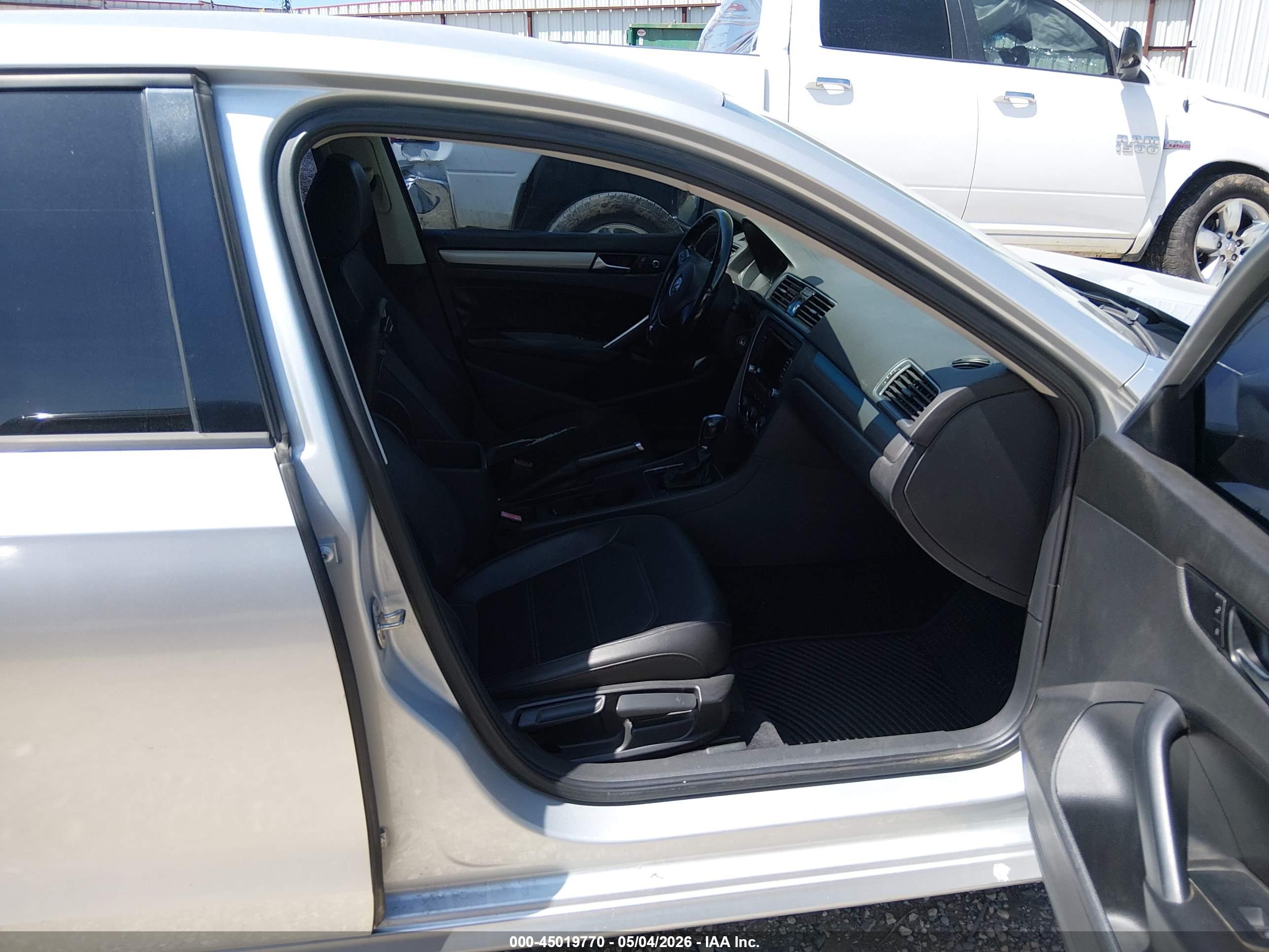 VOLKSWAGEN PASSAT image 5