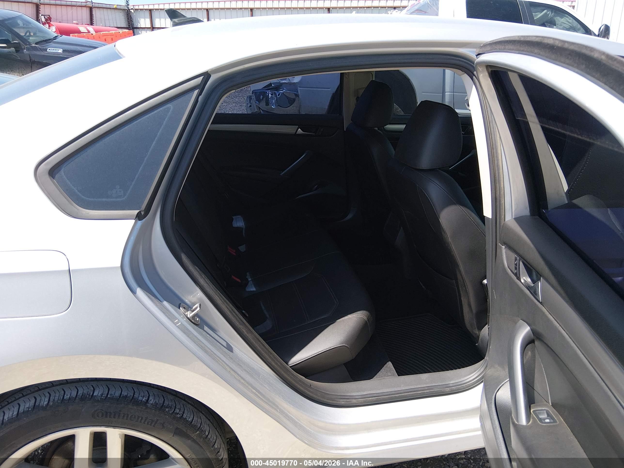 VOLKSWAGEN PASSAT image 8