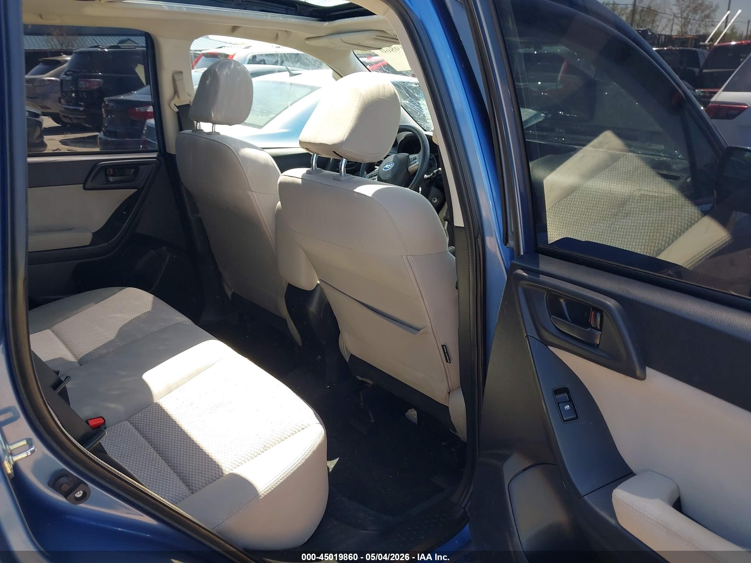 SUBARU FORESTER image 8