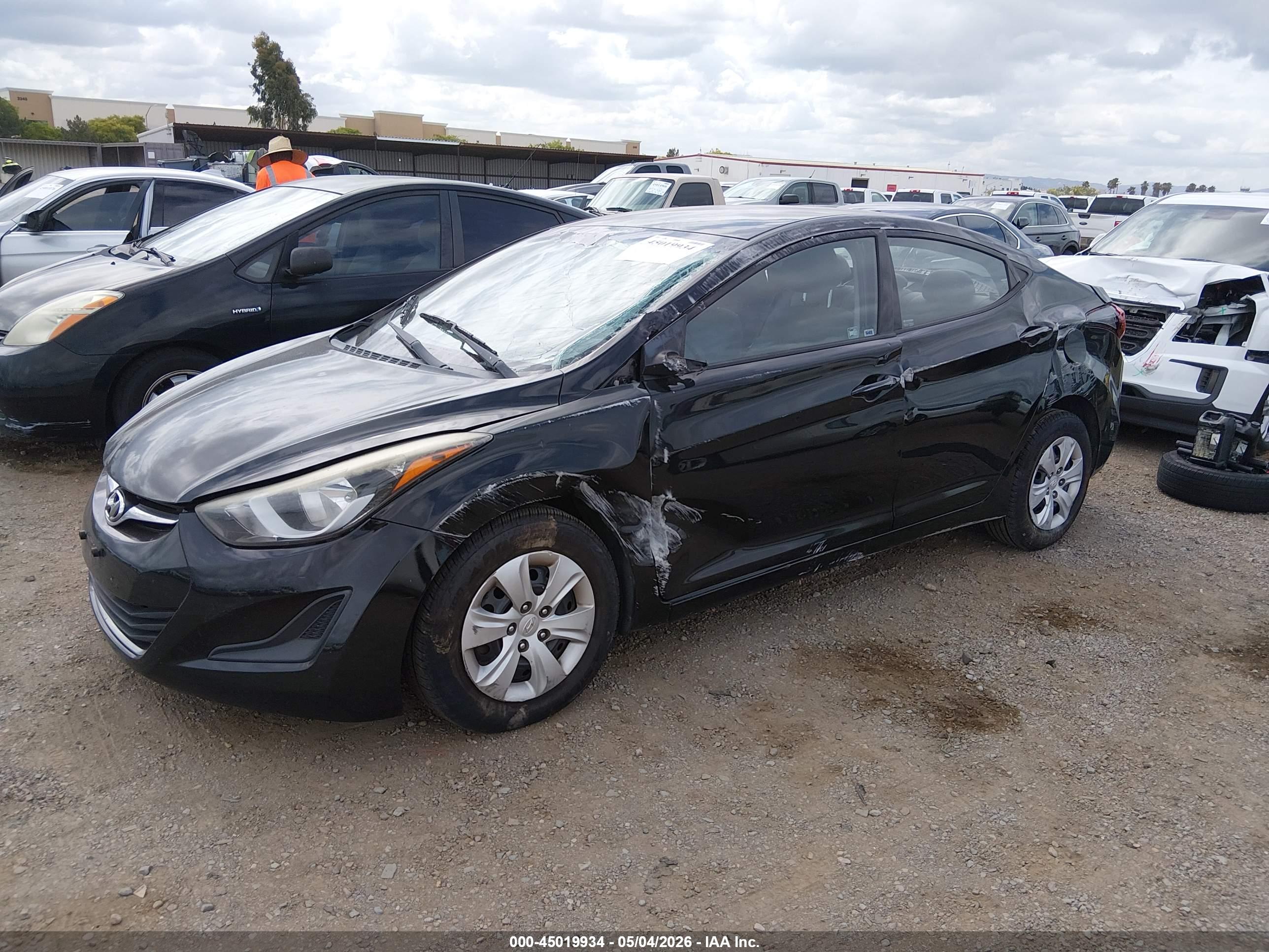 HYUNDAI ELANTRA image 2