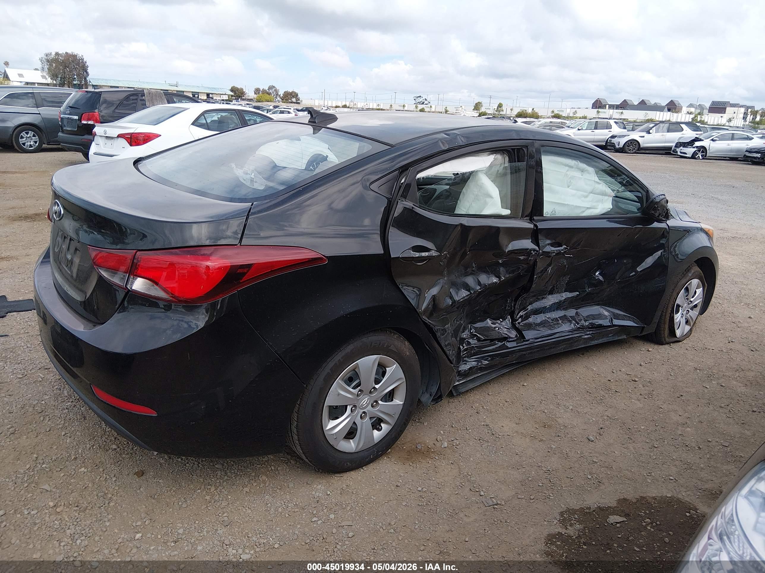 HYUNDAI ELANTRA image 4