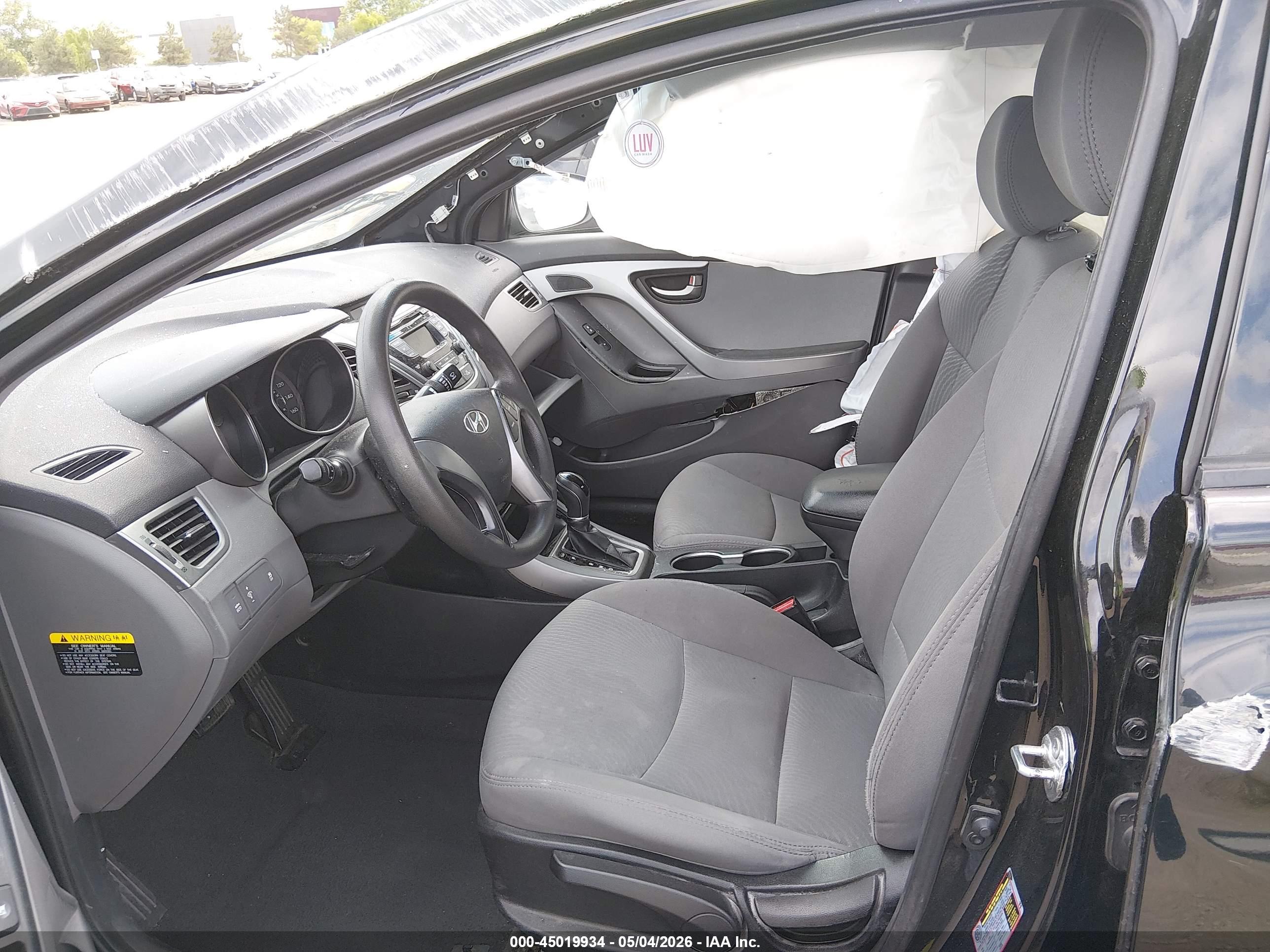 HYUNDAI ELANTRA image 5