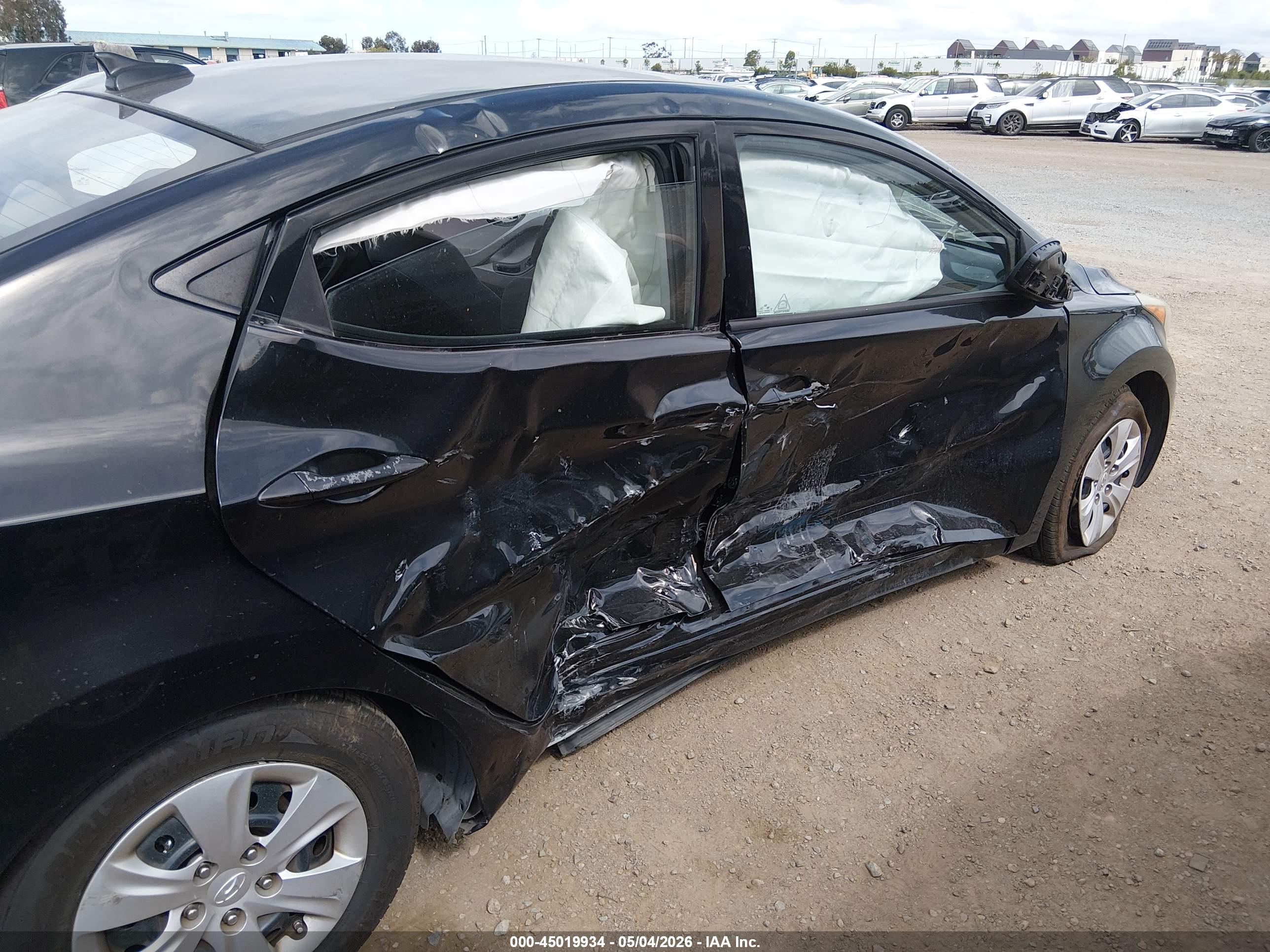 HYUNDAI ELANTRA image 6