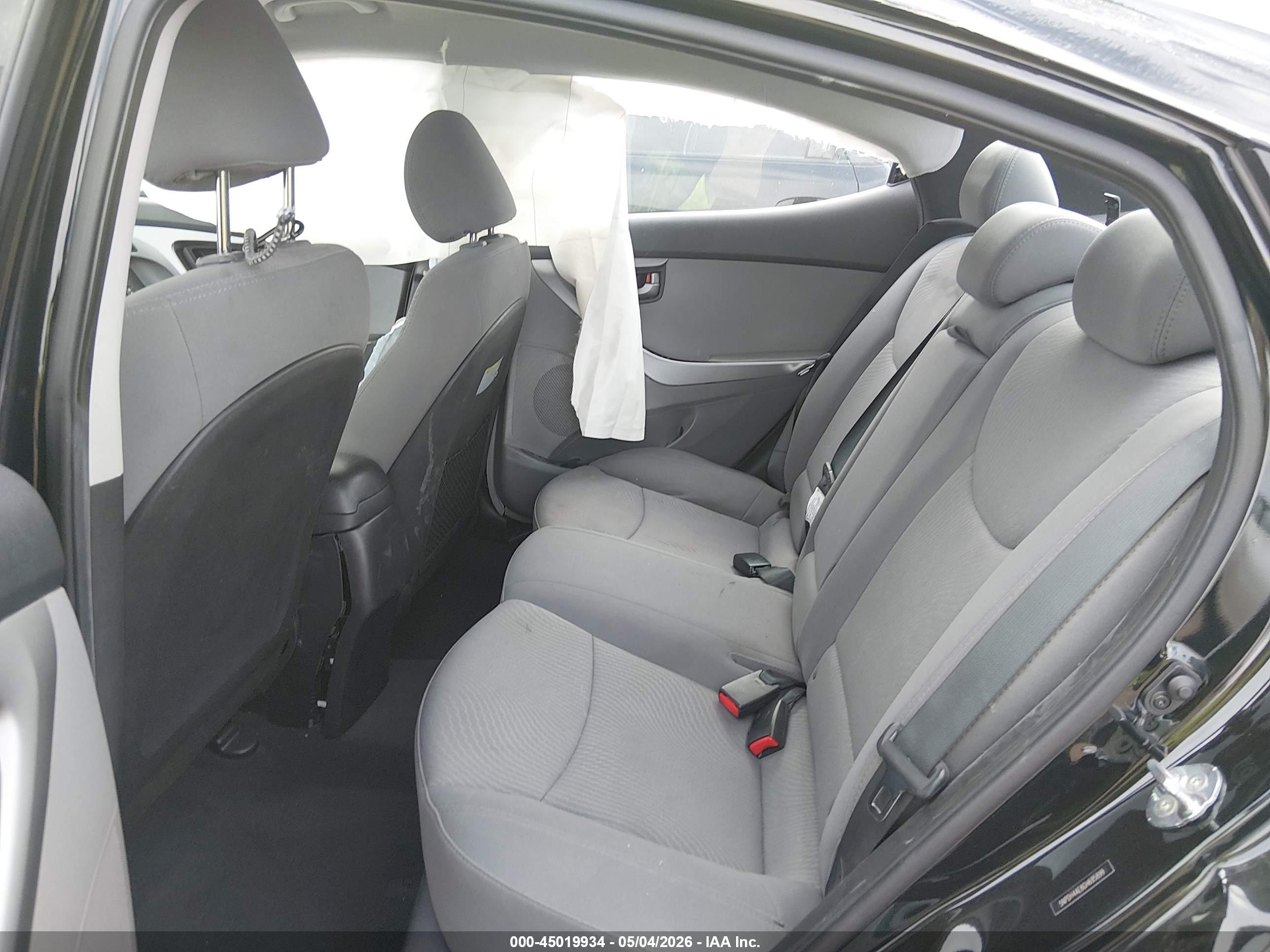 HYUNDAI ELANTRA image 8