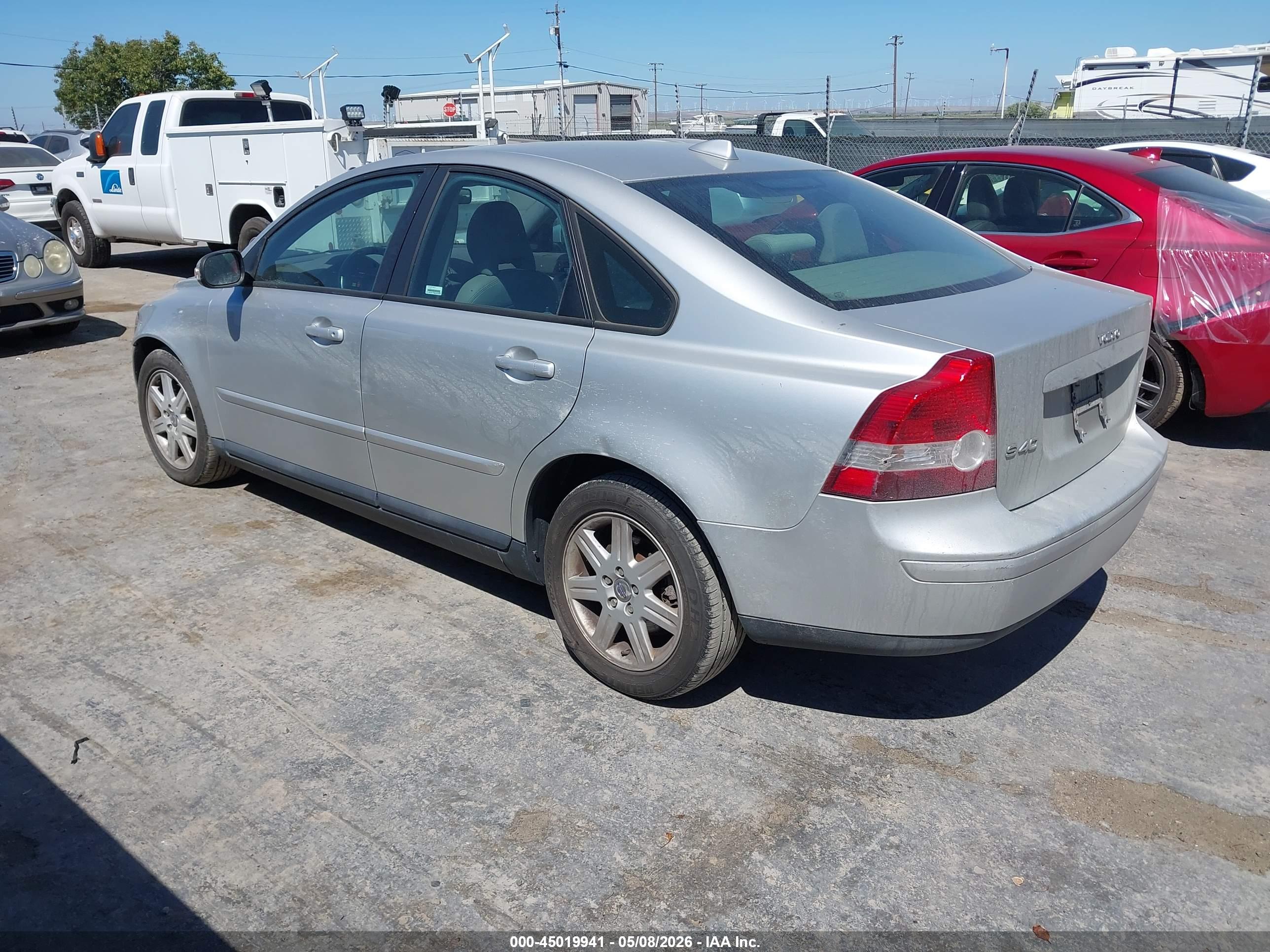 VOLVO S40 image 3