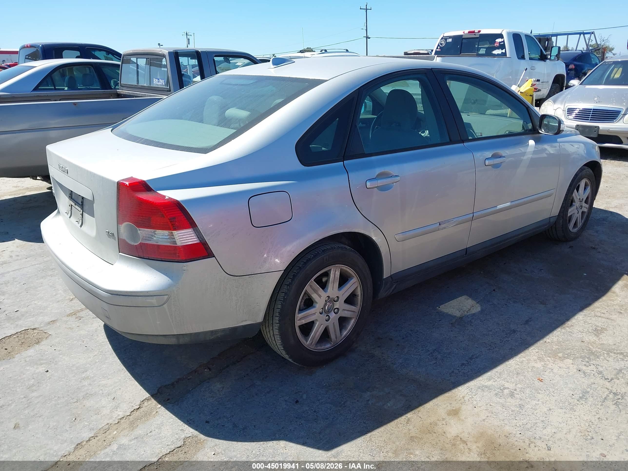 VOLVO S40 image 4