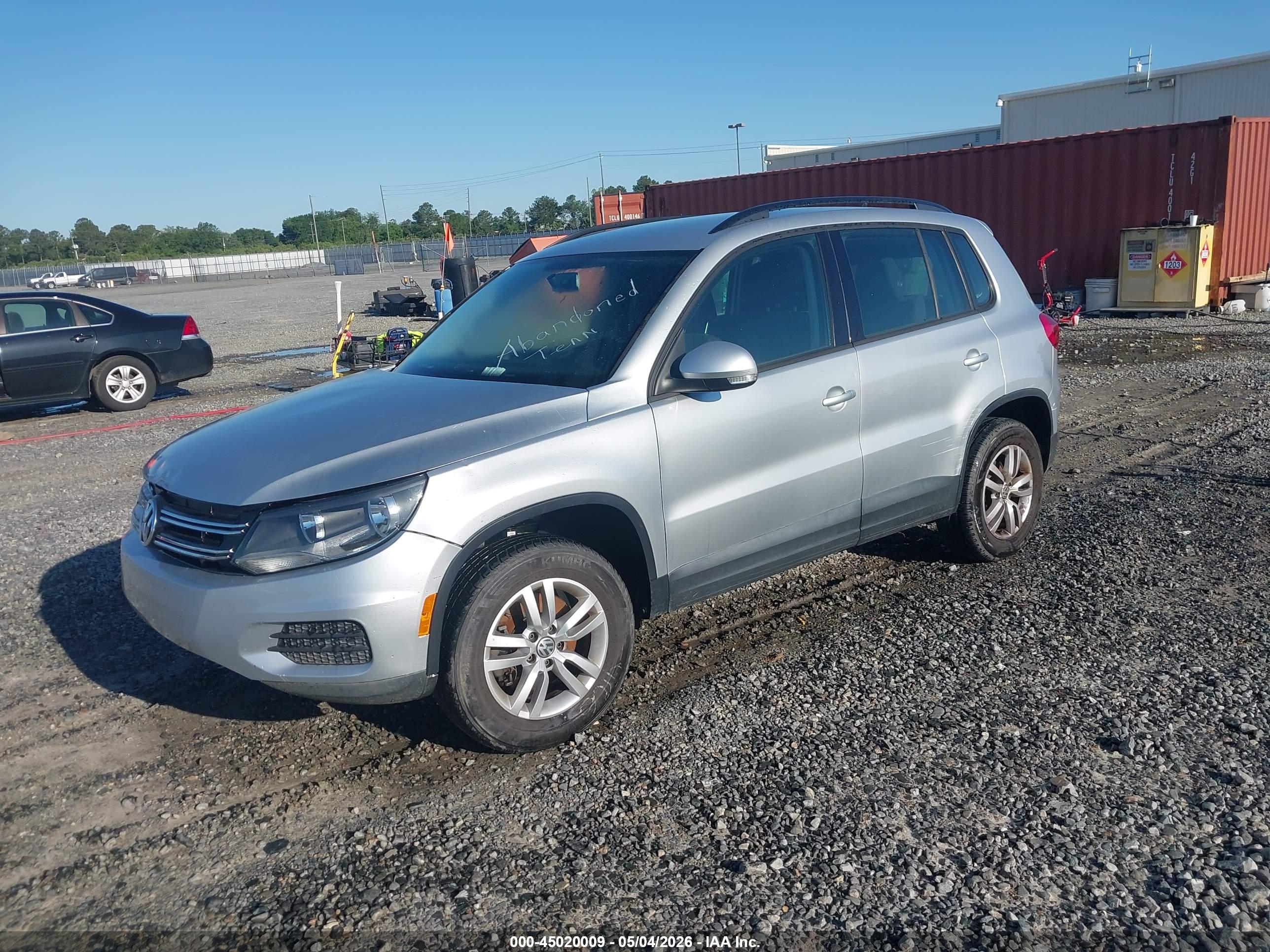 VOLKSWAGEN TIGUAN image 2