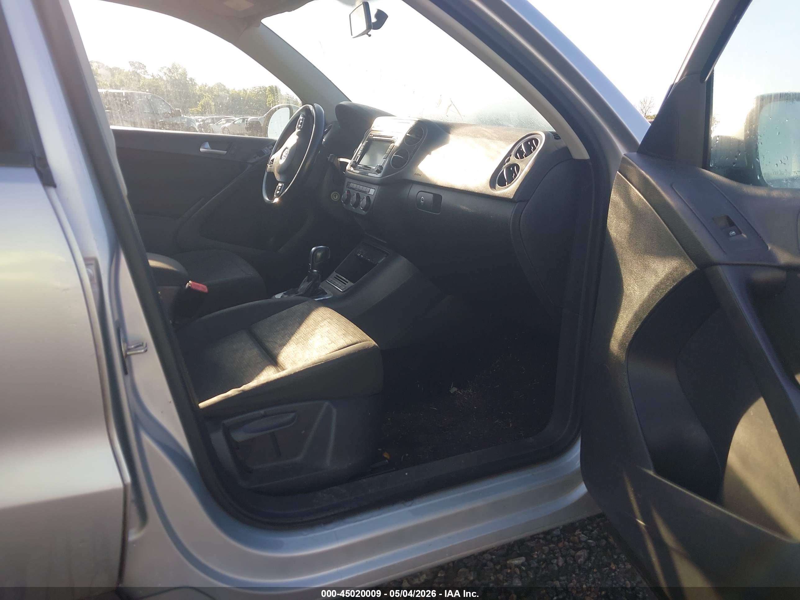 VOLKSWAGEN TIGUAN image 5