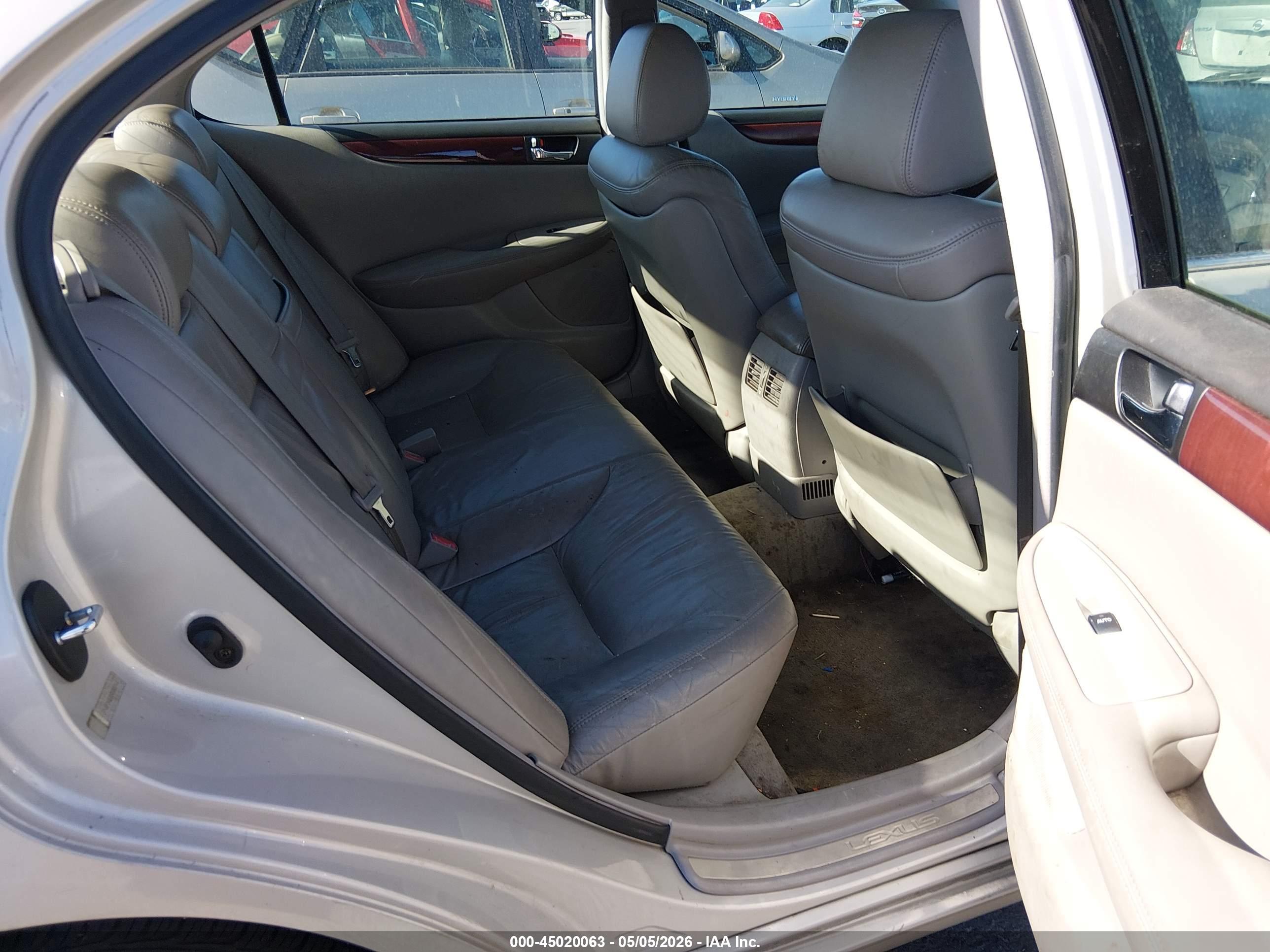 LEXUS ES image 8